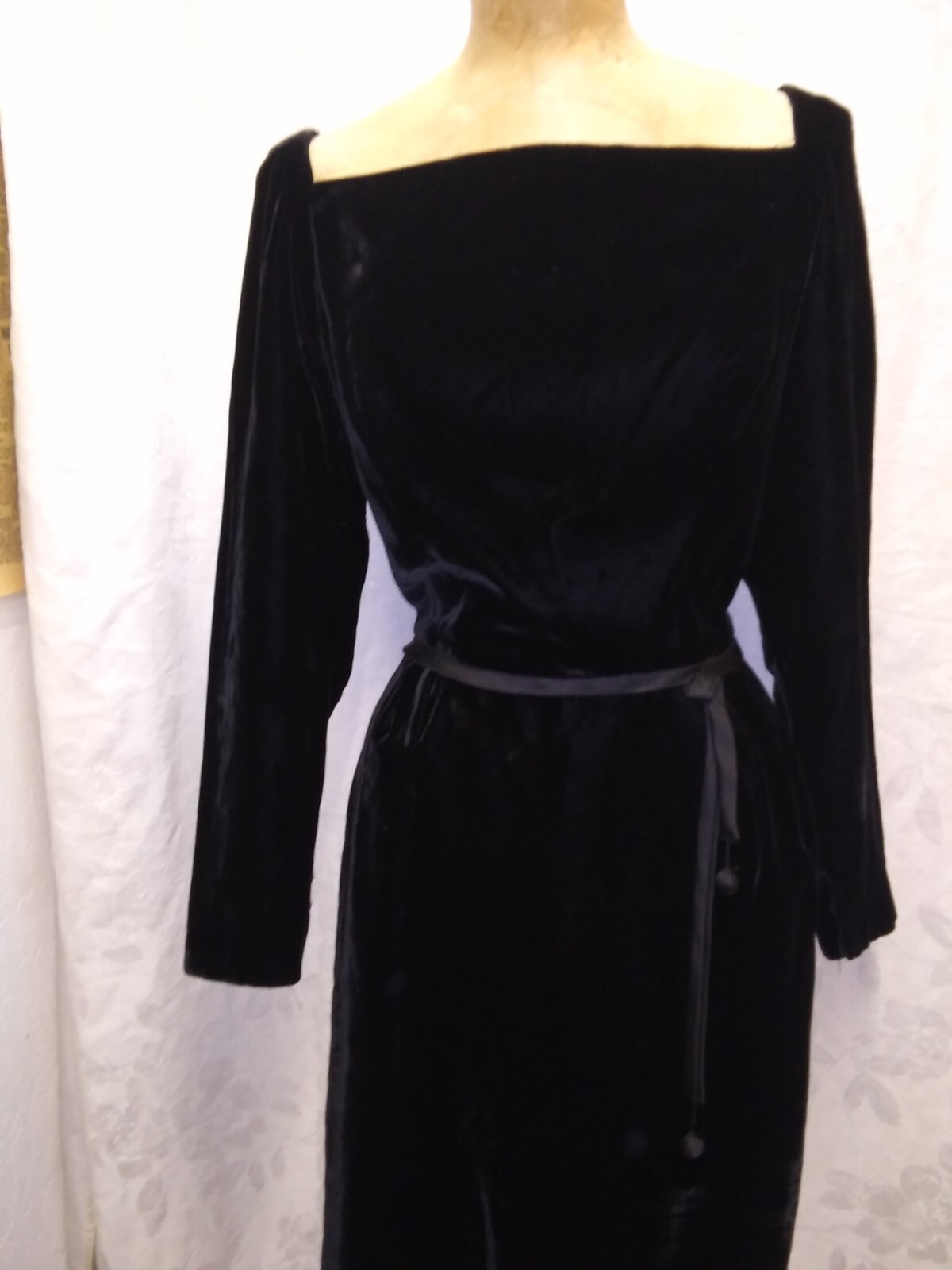 Vintage 1950’s 60’s Black Rayon Velvet Cocktail Dress Size Medium