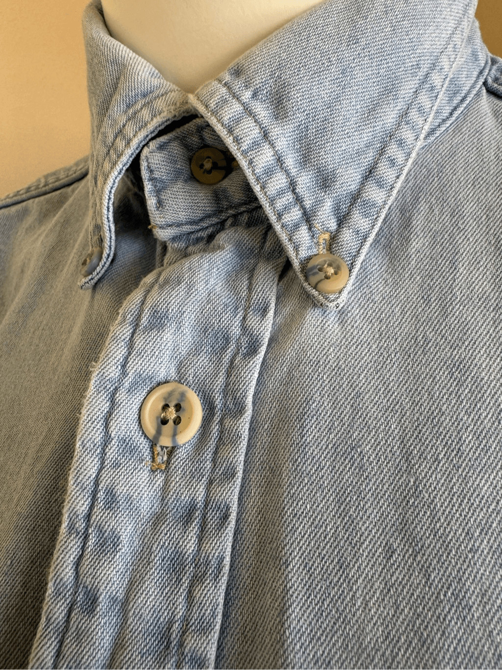 Women’s 90s vintage denim 100% cotton button up southwestern tribal embroidered