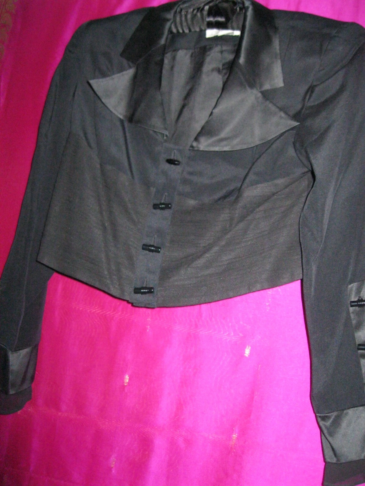 VINTAGE, SHORT BLACK SILK JACKET, SZ . 4 OR 6, L/S W/ SILK COLLAR, DRESSY, LINED