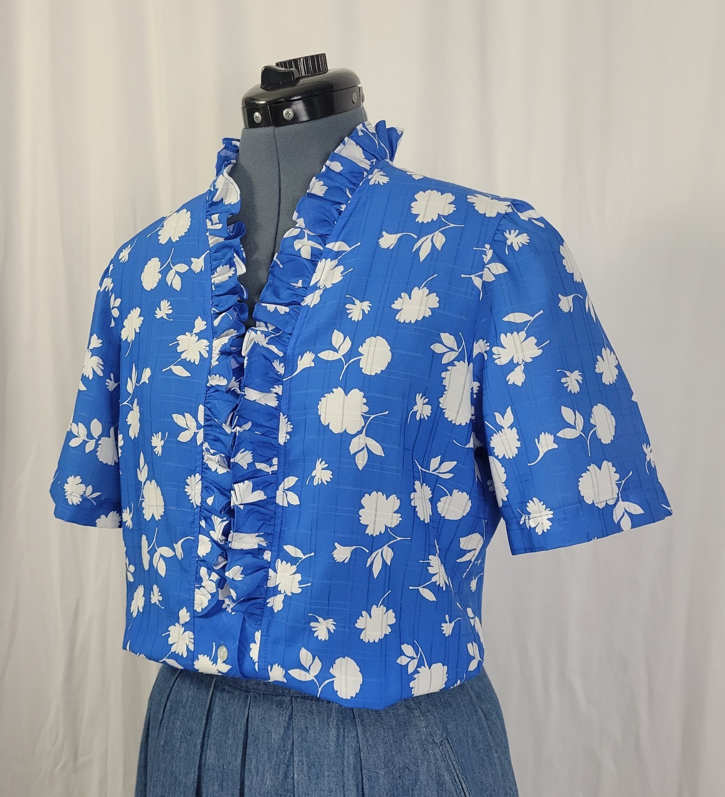 Vtg Jonquil Blue S/S Blouse w White Florals & Ruffled Collar/Button Down Size 12