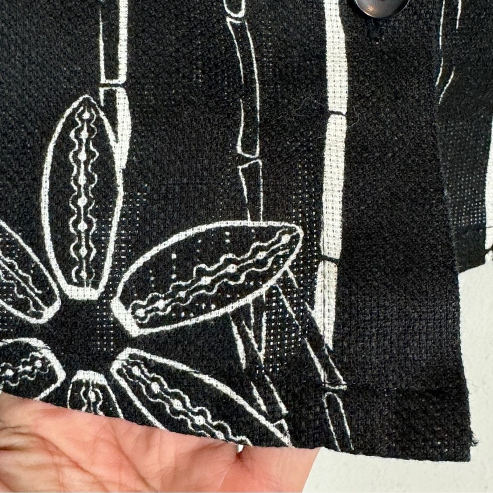 John Paul Richard Uniform Black White Linen Cropped Aloha Shirt PM