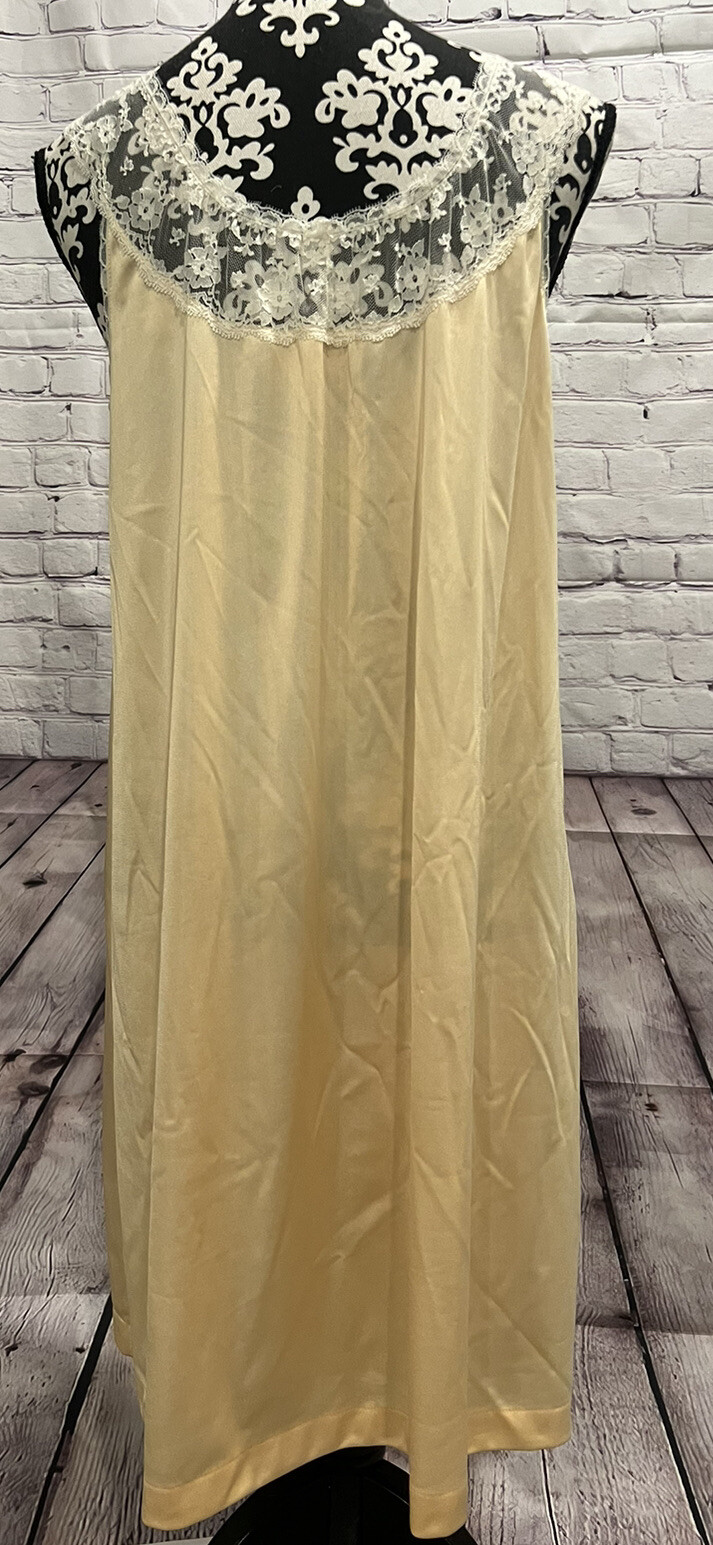 Vtg 80’s MG JC Penney Butter Yellow Nylon White Lace Trim 2 pc Sleepwear Set M