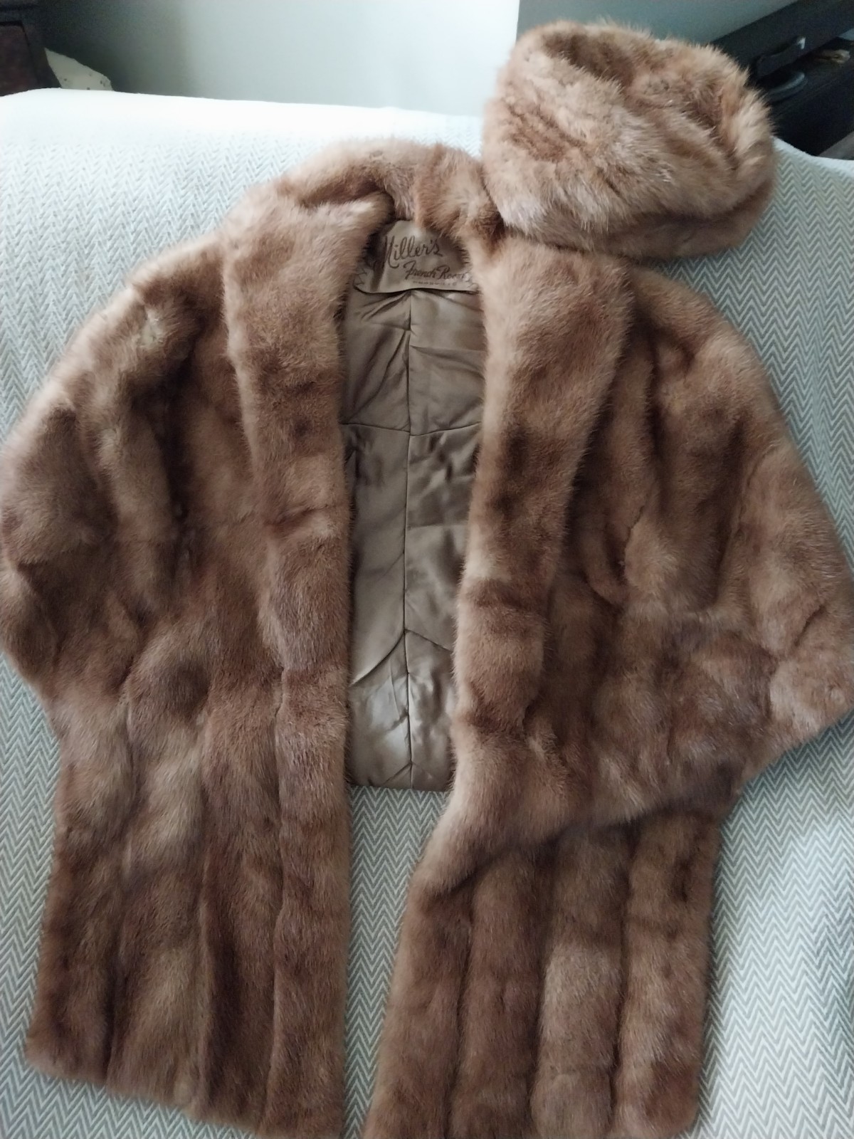 Vintage Miller’s French Room Knoxville Fur Shole Cape Wrap Matching Hat Pockets