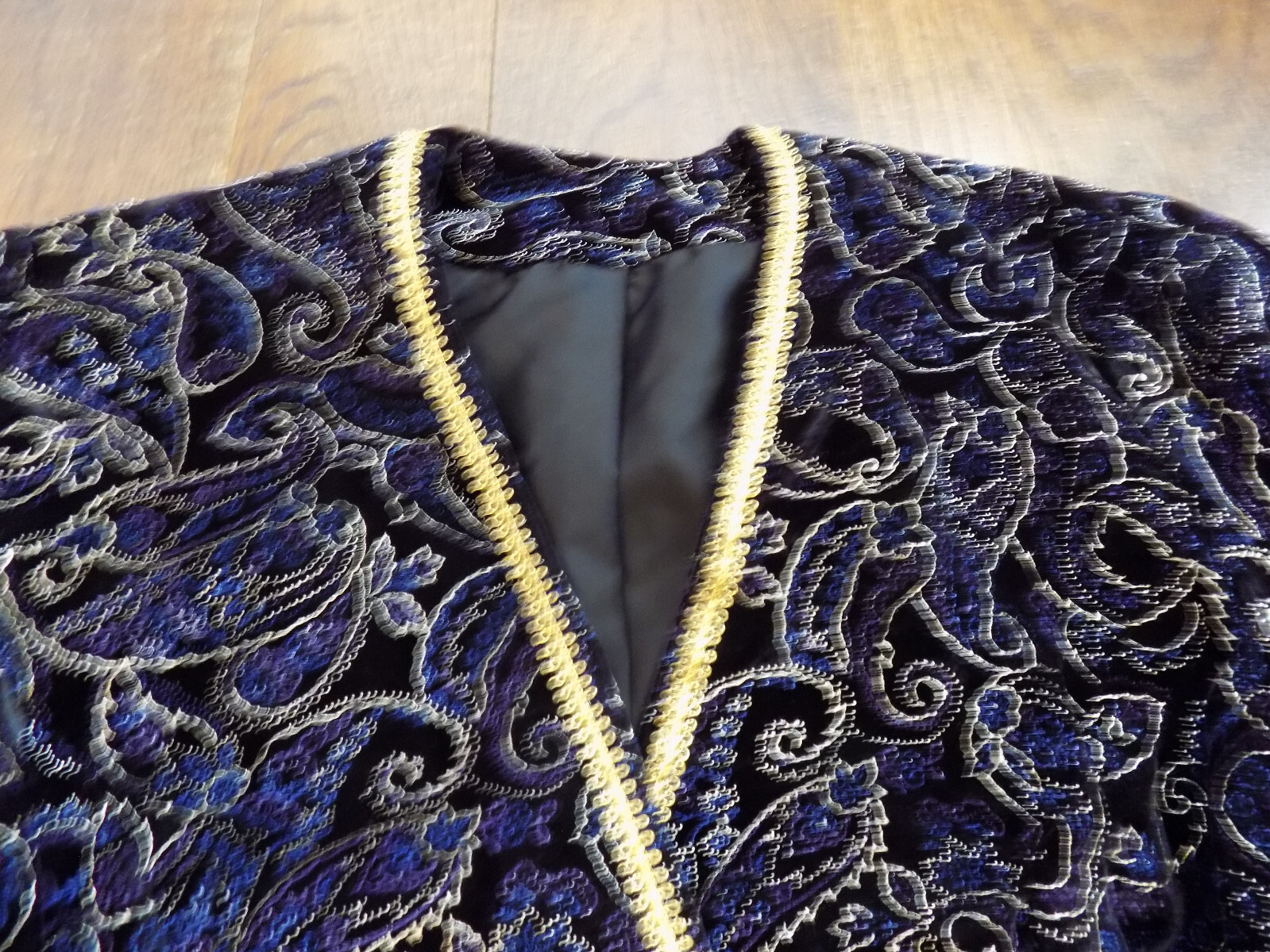 Vtg Velvet Black Brocade Jacket Blazer „braided” Buttons Gold ribbon Trim sz S