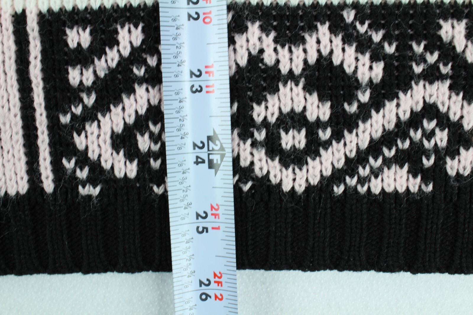 Vintage Croquet Club Women’s Large Sweater Black and Pink With Snowflakes