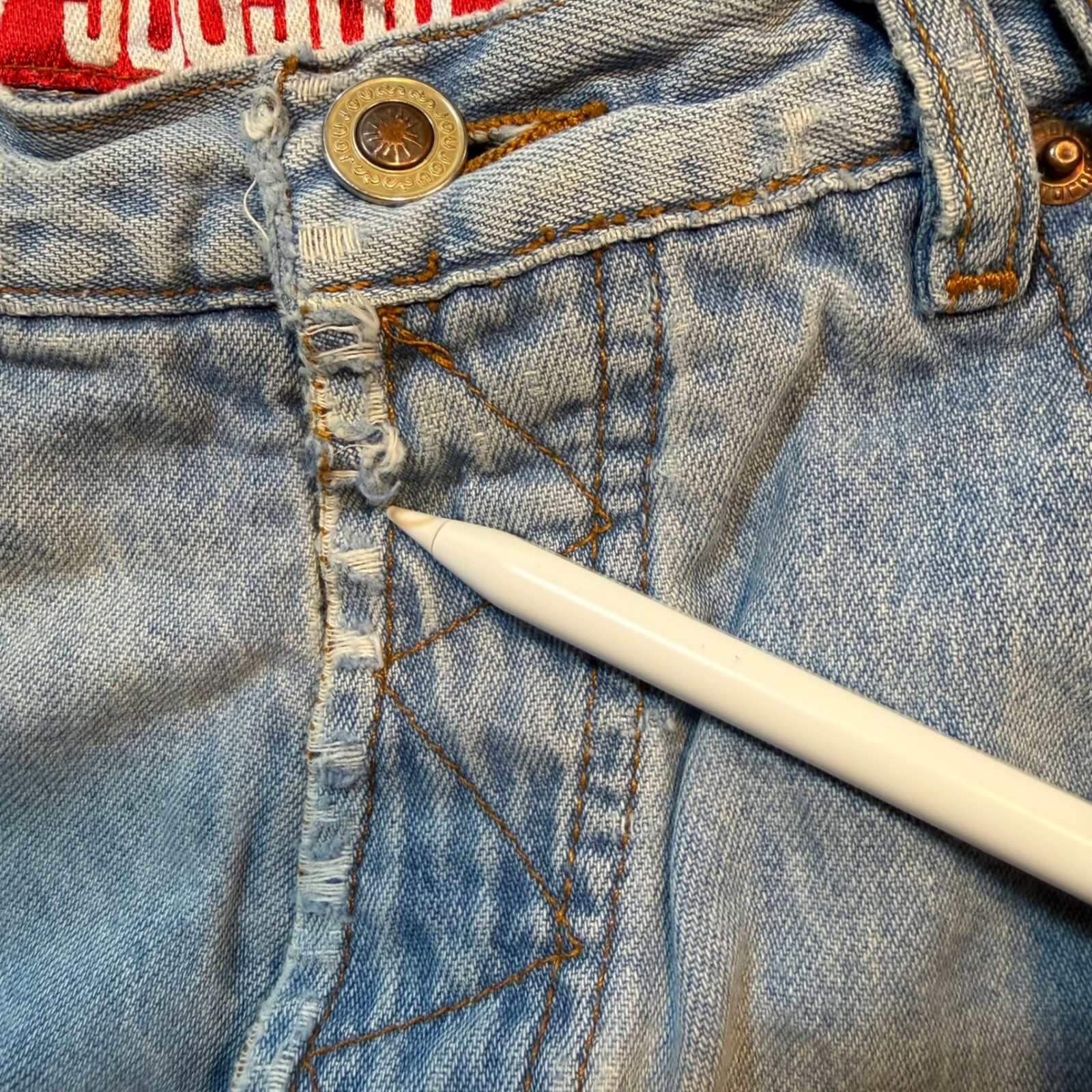Thrashed vintage 90s High Waisted Light Wash Denim Mom Shorts 7/8 100% Cotton