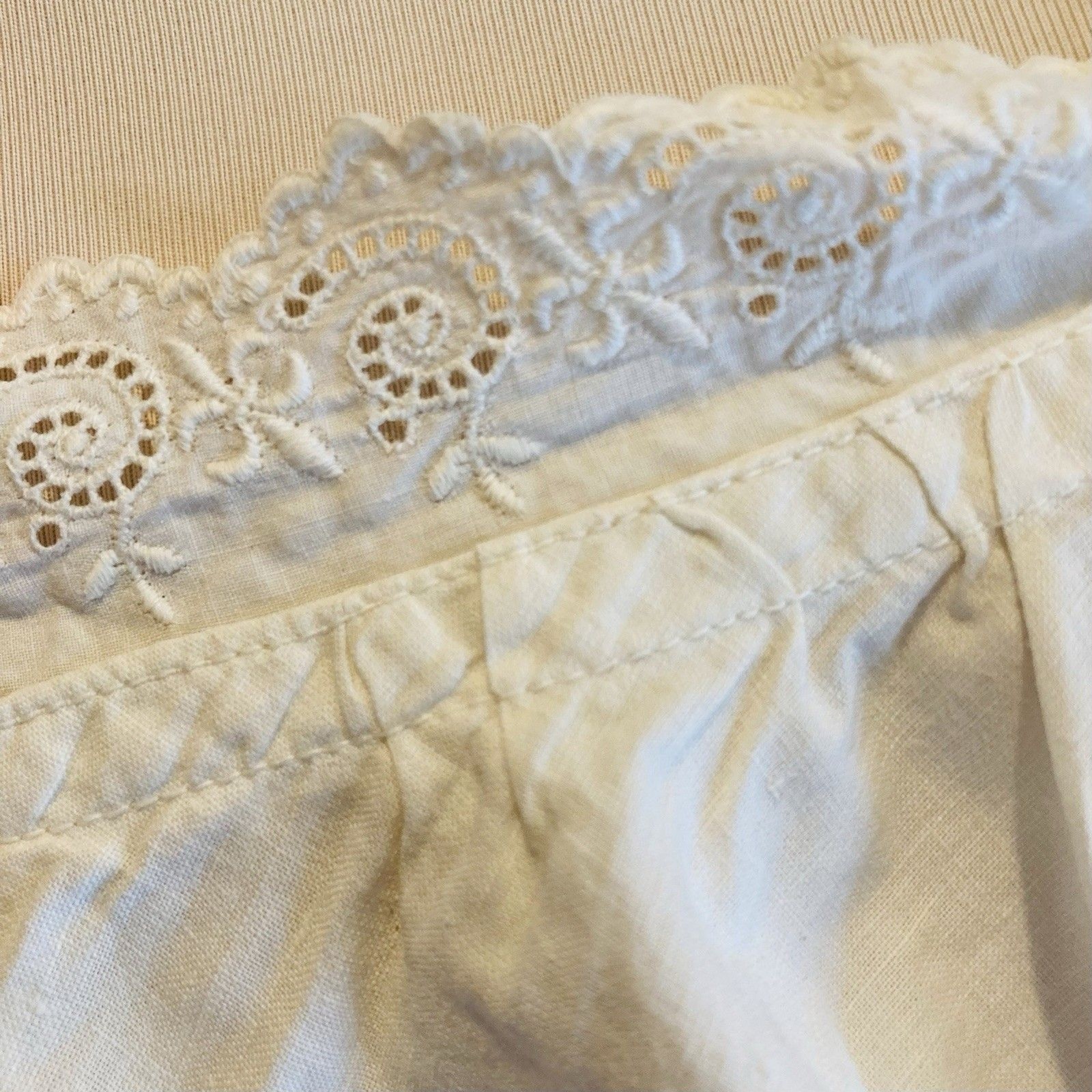 1890s 1900s White Cotton Corset Cover Short Sleeved Eyelet Cropped Fleur-De-lis