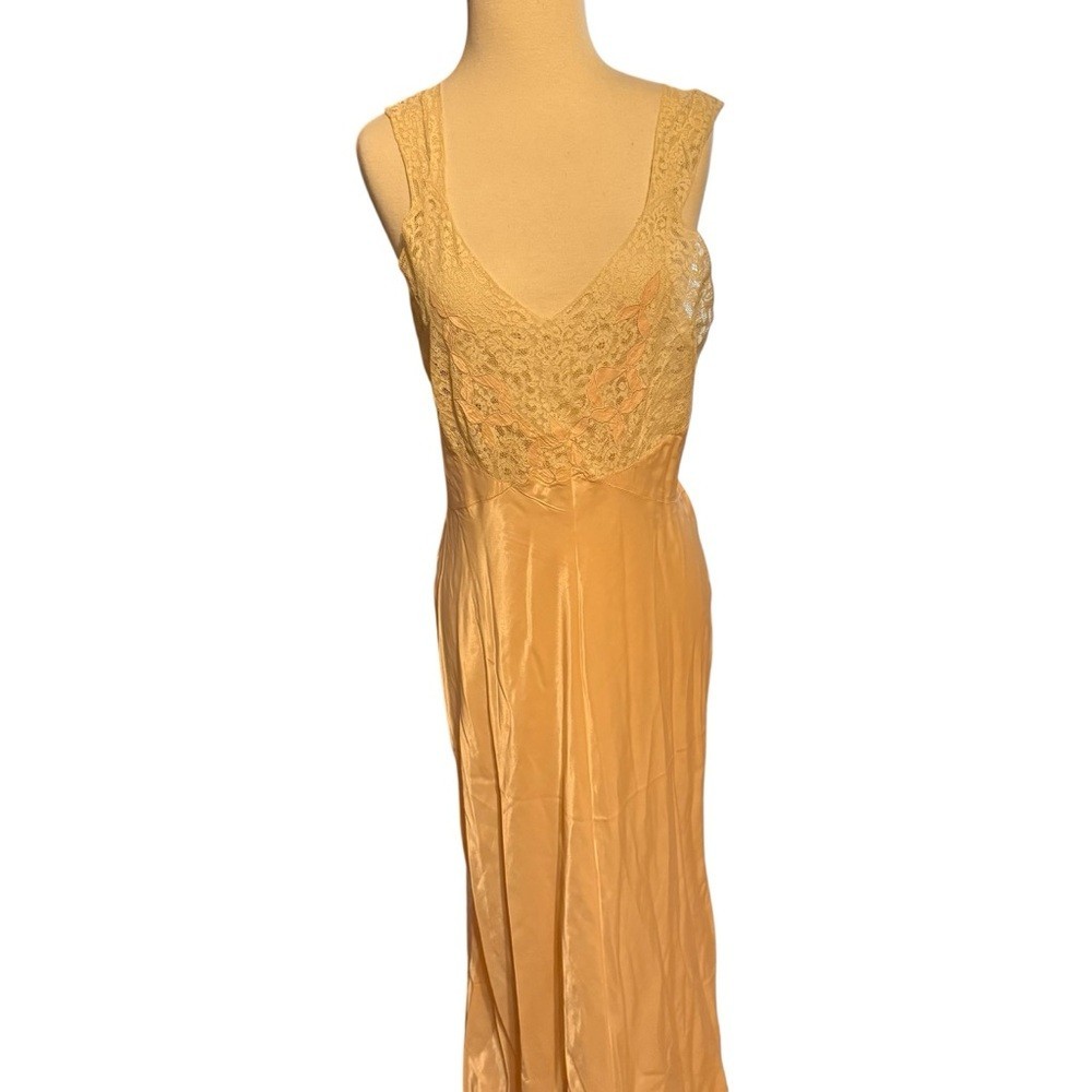 Mondaine 1930s Vintage Lace Silky Nightgown Size 36