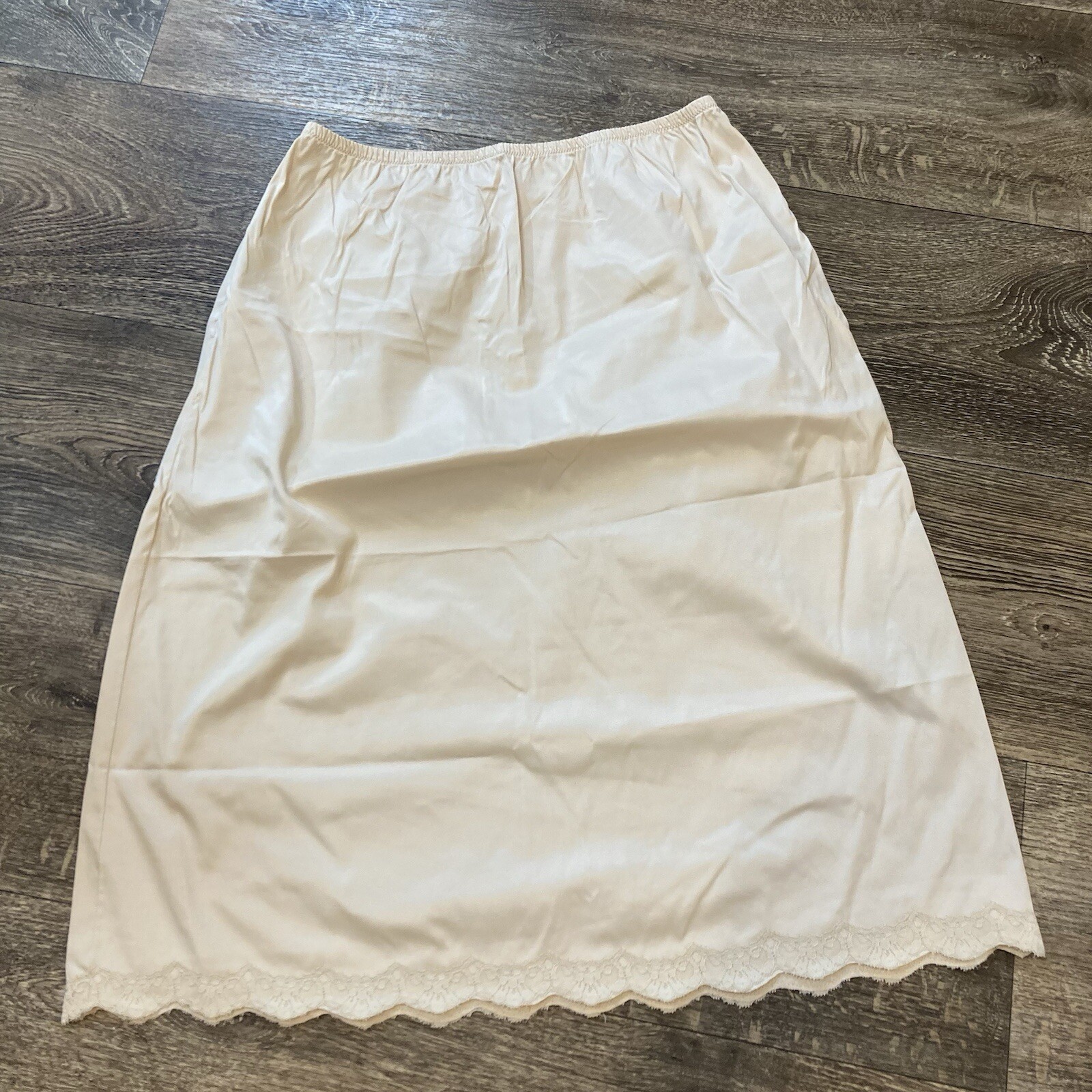 VTG 60’s Beige PIN UP A LINE Scallop Nylon Zip Up Half Slip Size S