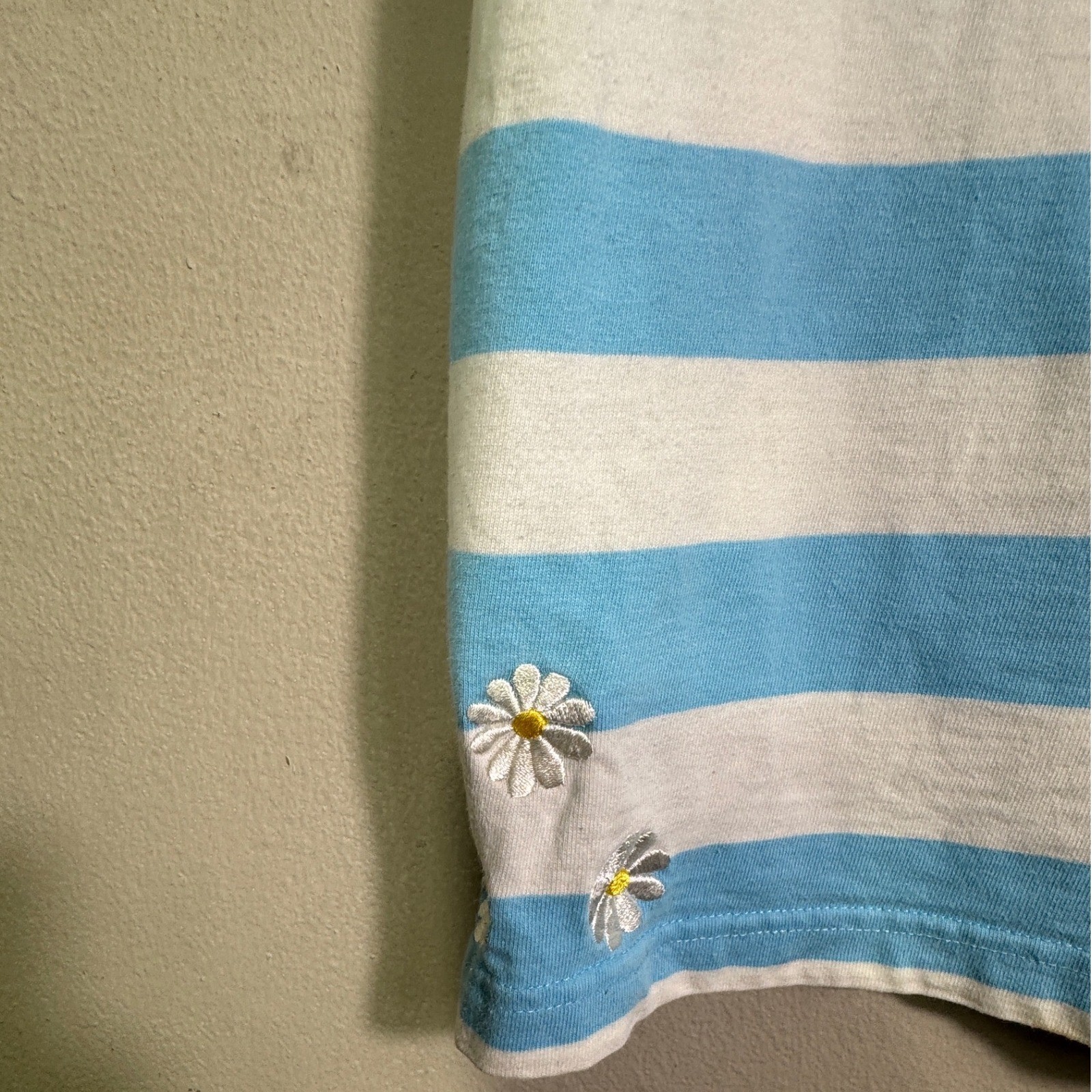Vintage Quacker Factory Daisy Embroidered Sky Blue Striped Tee Small Cottagecore