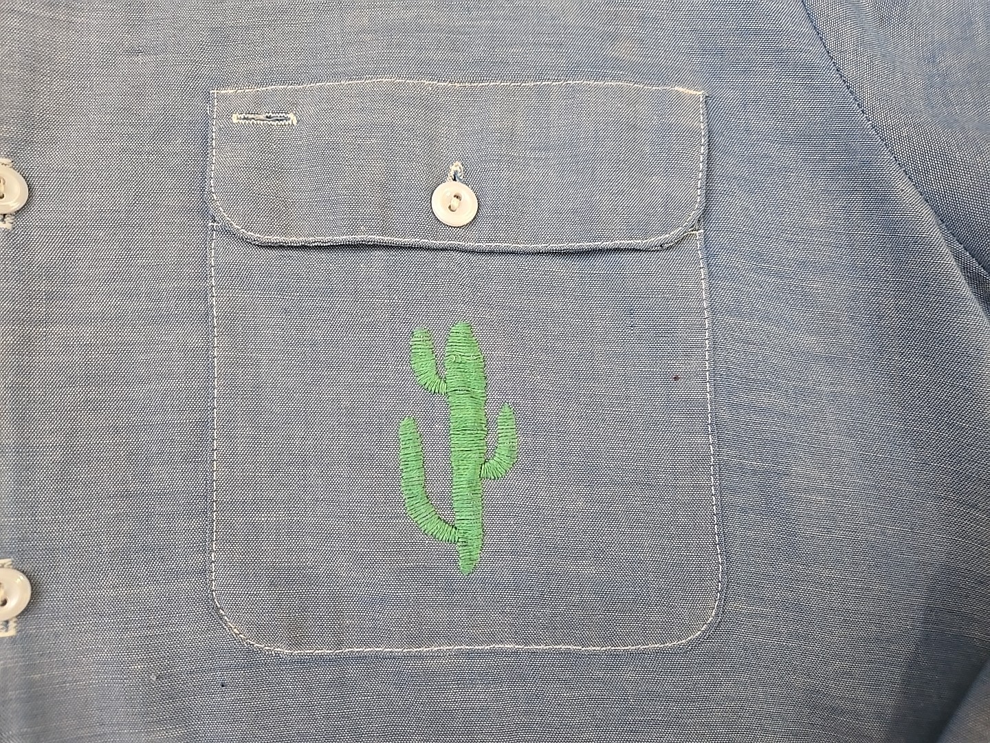 Big Mac Vtg 60s 70s Hand Embroidered Chambray Button-Up Shirt Womans Sz Large