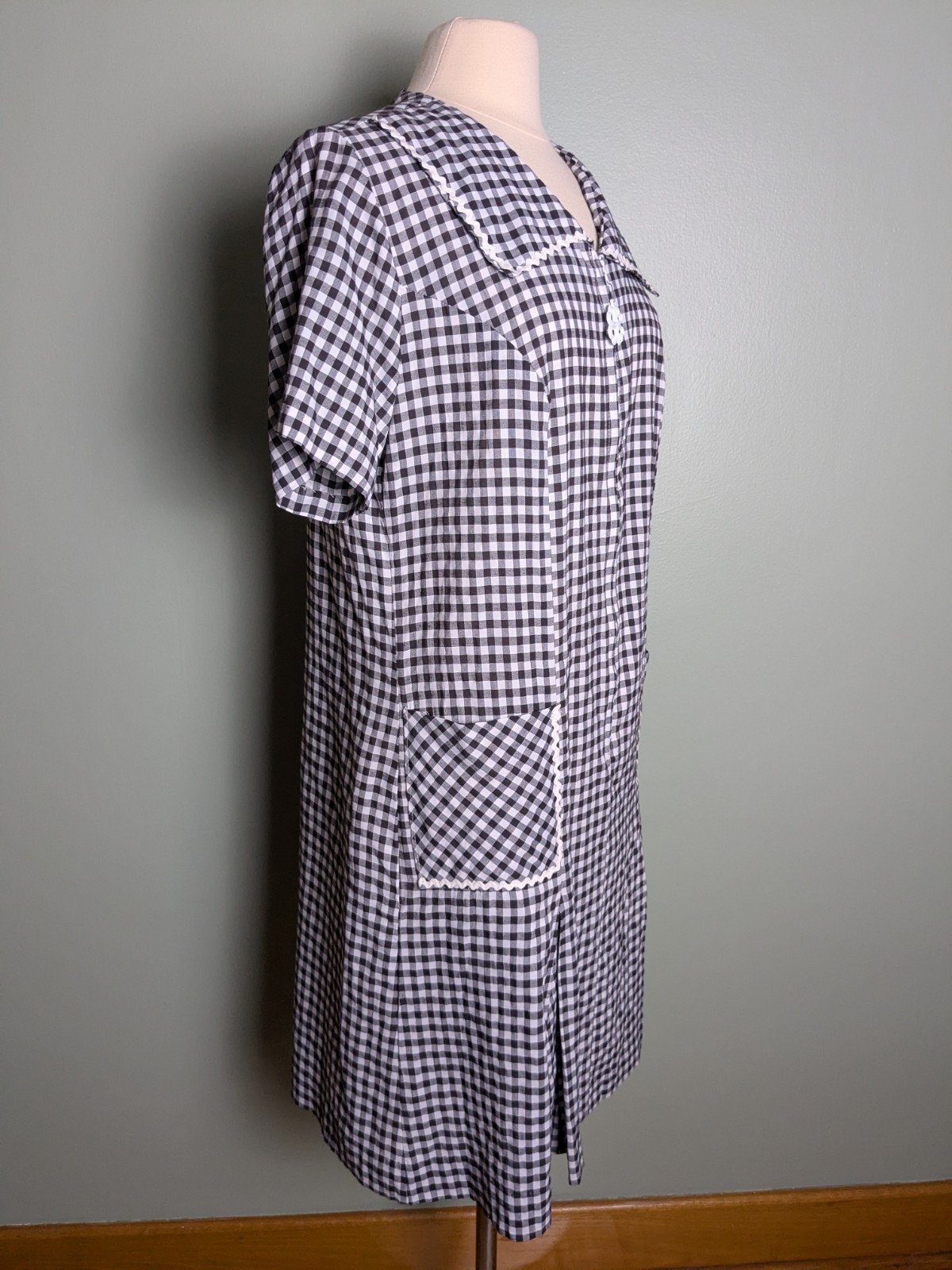Vintage 1960s Black White Gingham Zip Front Shift Dress
