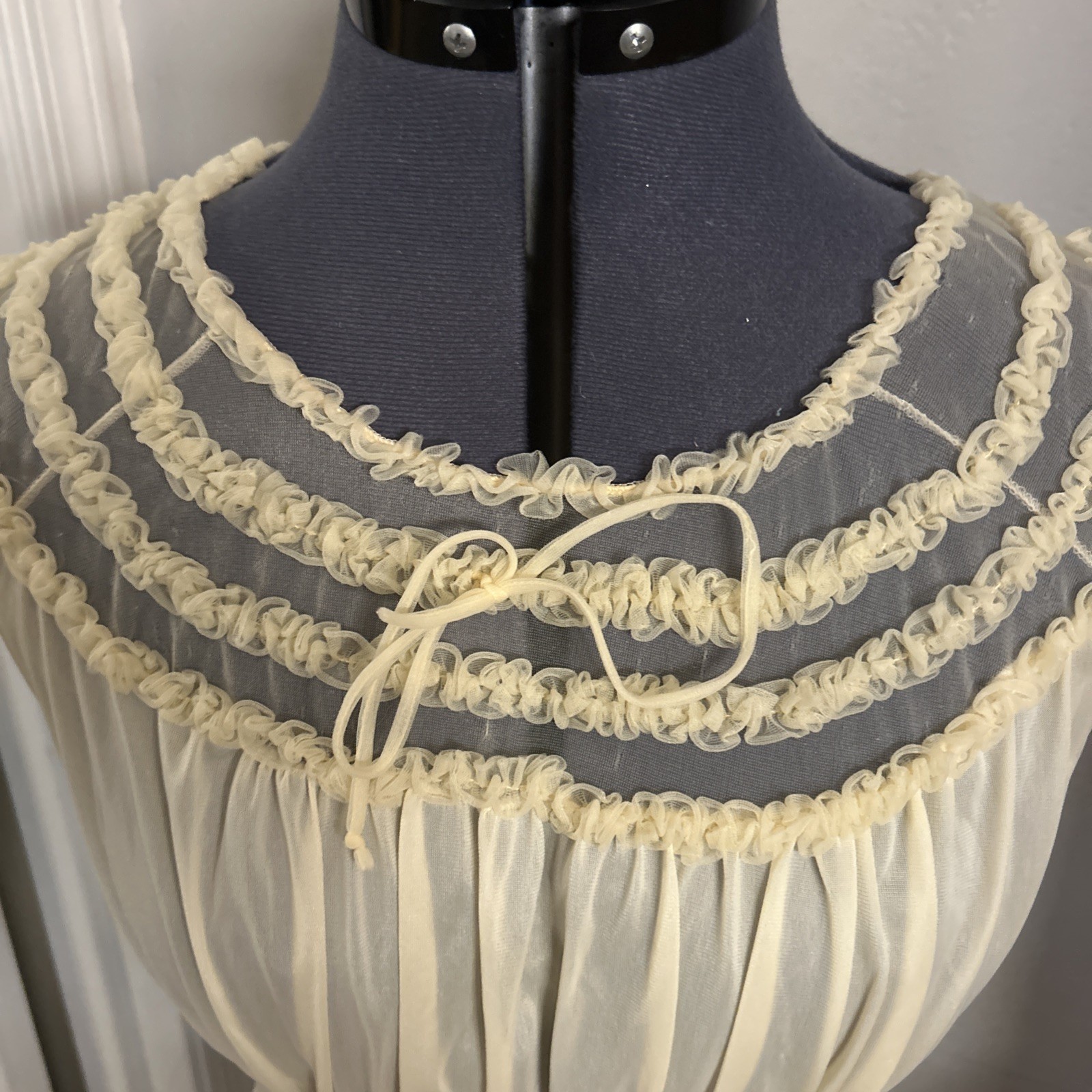 VTG CHIC LINGERIE Yellow Nightgown and Robe Peignoir NYLON USA SZ Med