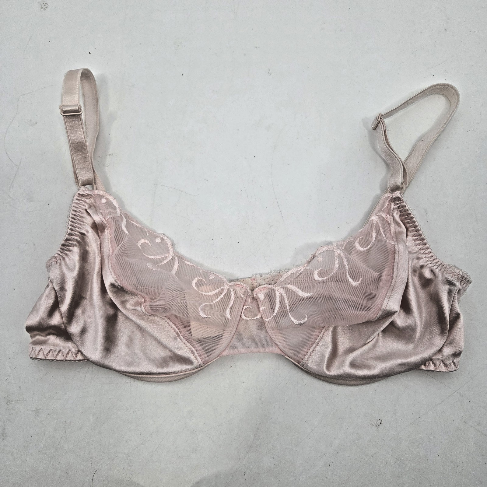 Vintage 80s 90s Victoria’s Secret Gold Label Bra 36B Pink Flesh Fem Sexy Lace