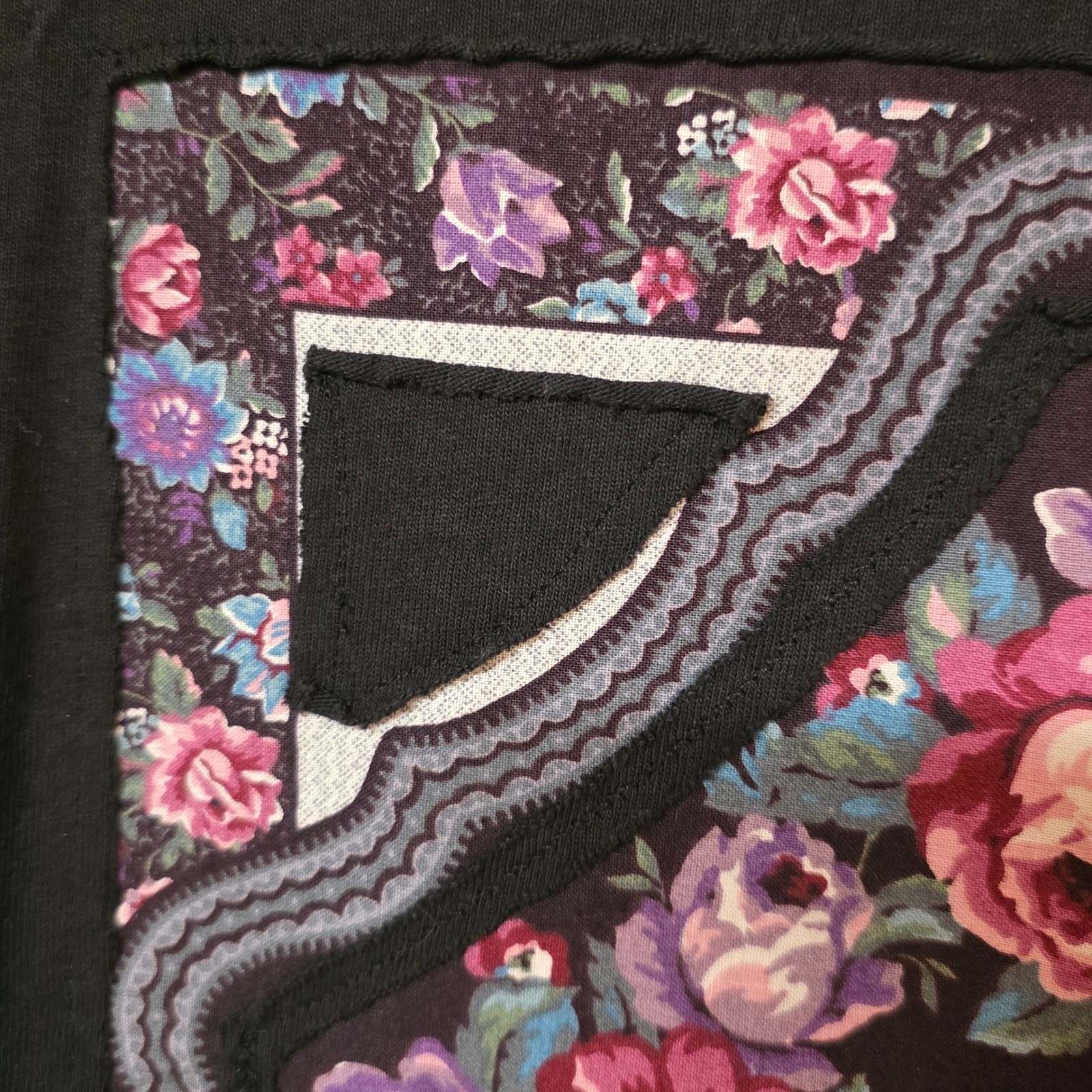 Vintage Hanes Her Way Black Floral Patchwork Graphic T-Shirt XL Cotton 90s Boho