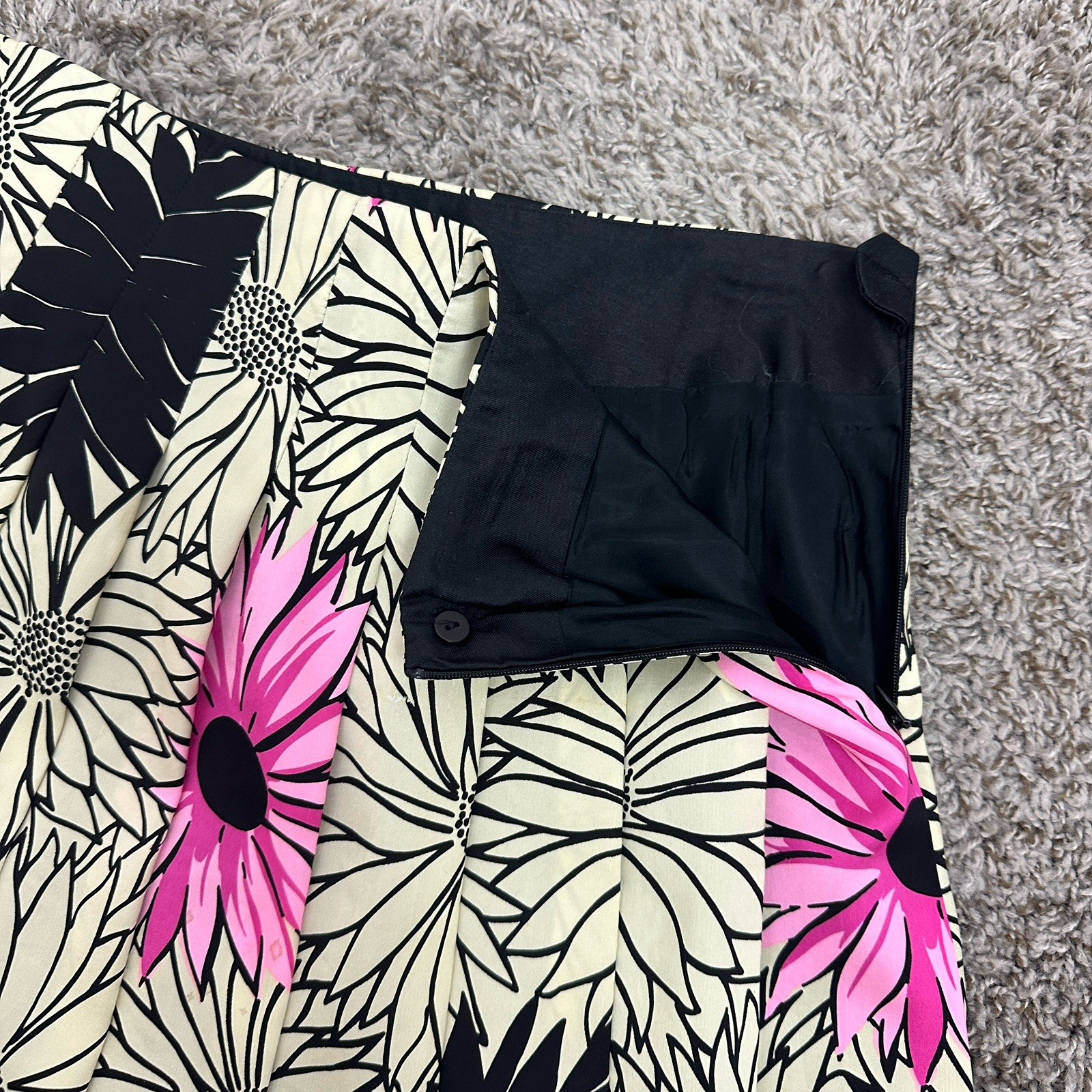 Vintage Sara Campbell Silk Pleated Skirt Suit Set Black Floral 2Pc Size 8 Retro