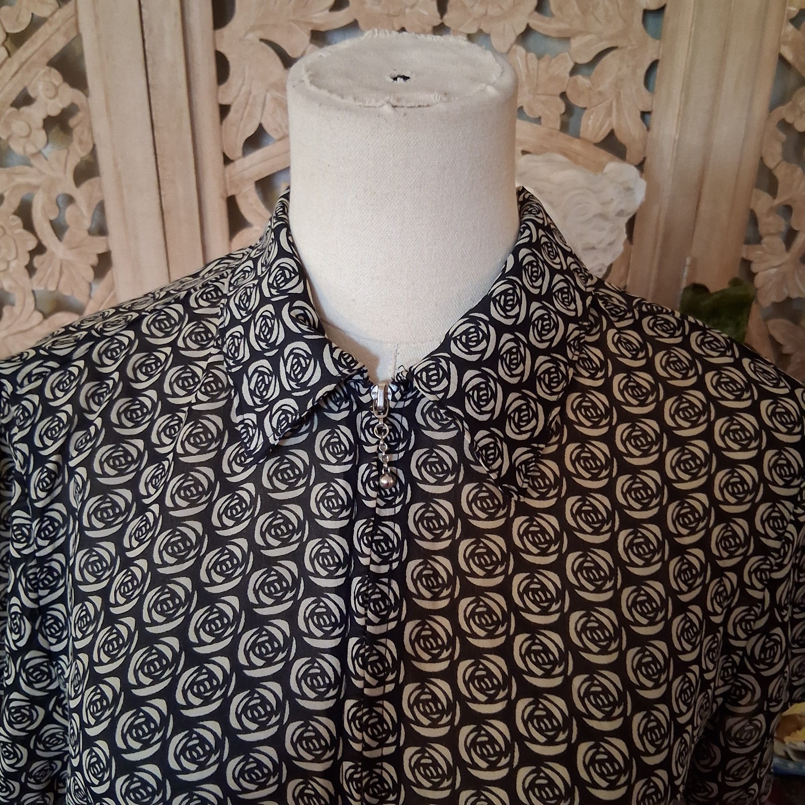 Vintage 1990s Rose Collared Quarter Zipper Graphic Sheer Short Sleeve Shirt