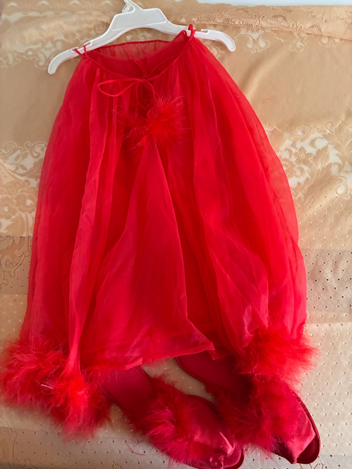 VINTAGE SEXY RED 2 PIECE BABYDOLL NIGHTIE WITH SLIPPERS SIZE M FEATHER TRIM