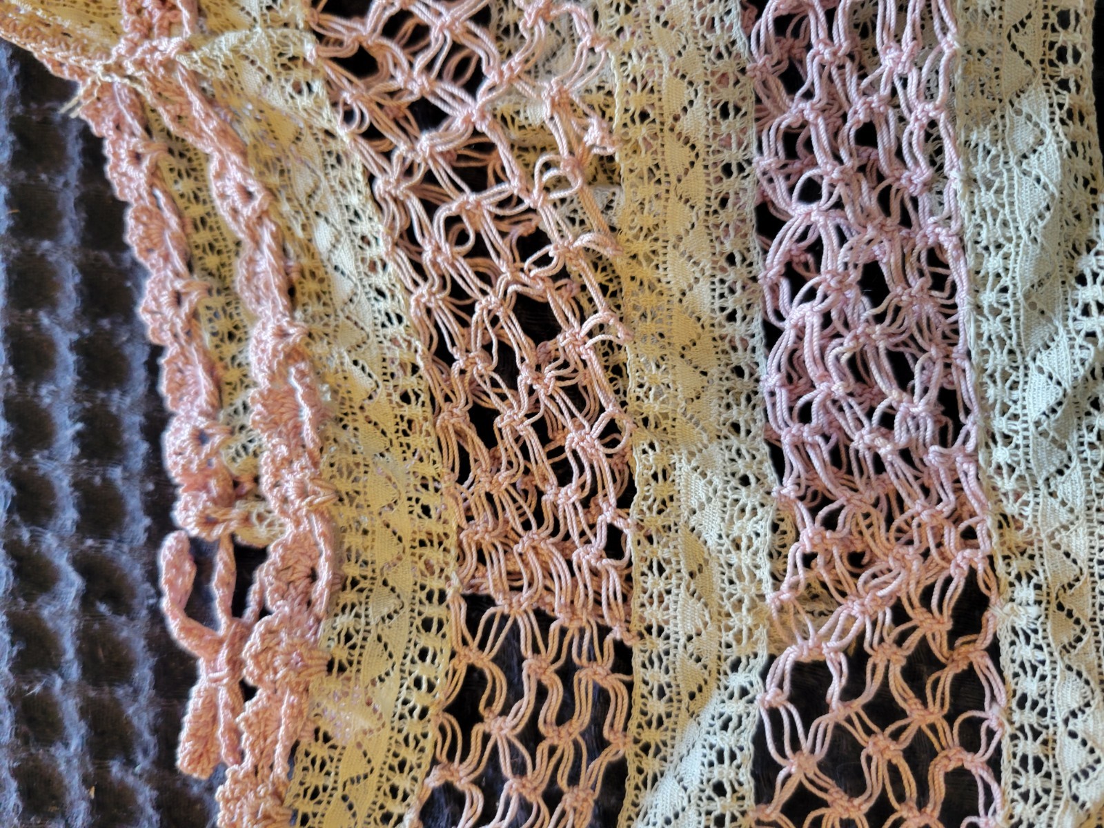 ANTIQUE VICTORIAN CROCHETAND LACE HANDMADE TINY DELICATE BRALETTE 1920s 30s XS