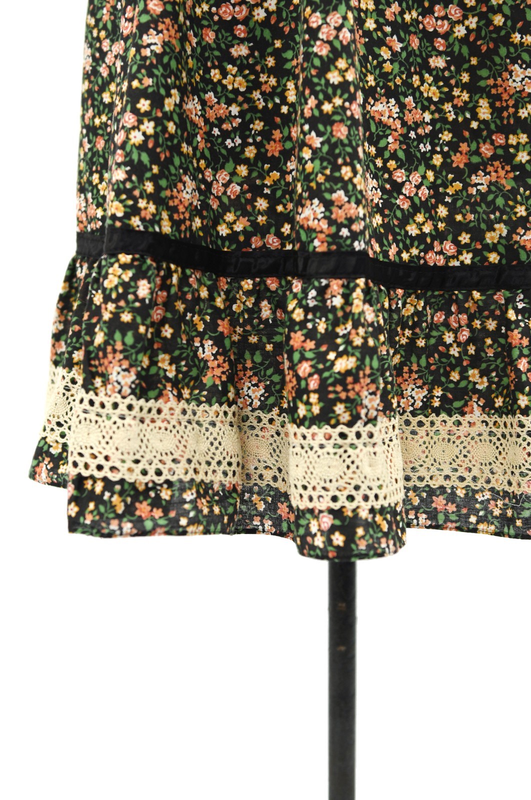 Vintage 70s Calico Floral Prairie Sundress Crochet Lace Velvet Ribbon Trim Tie S