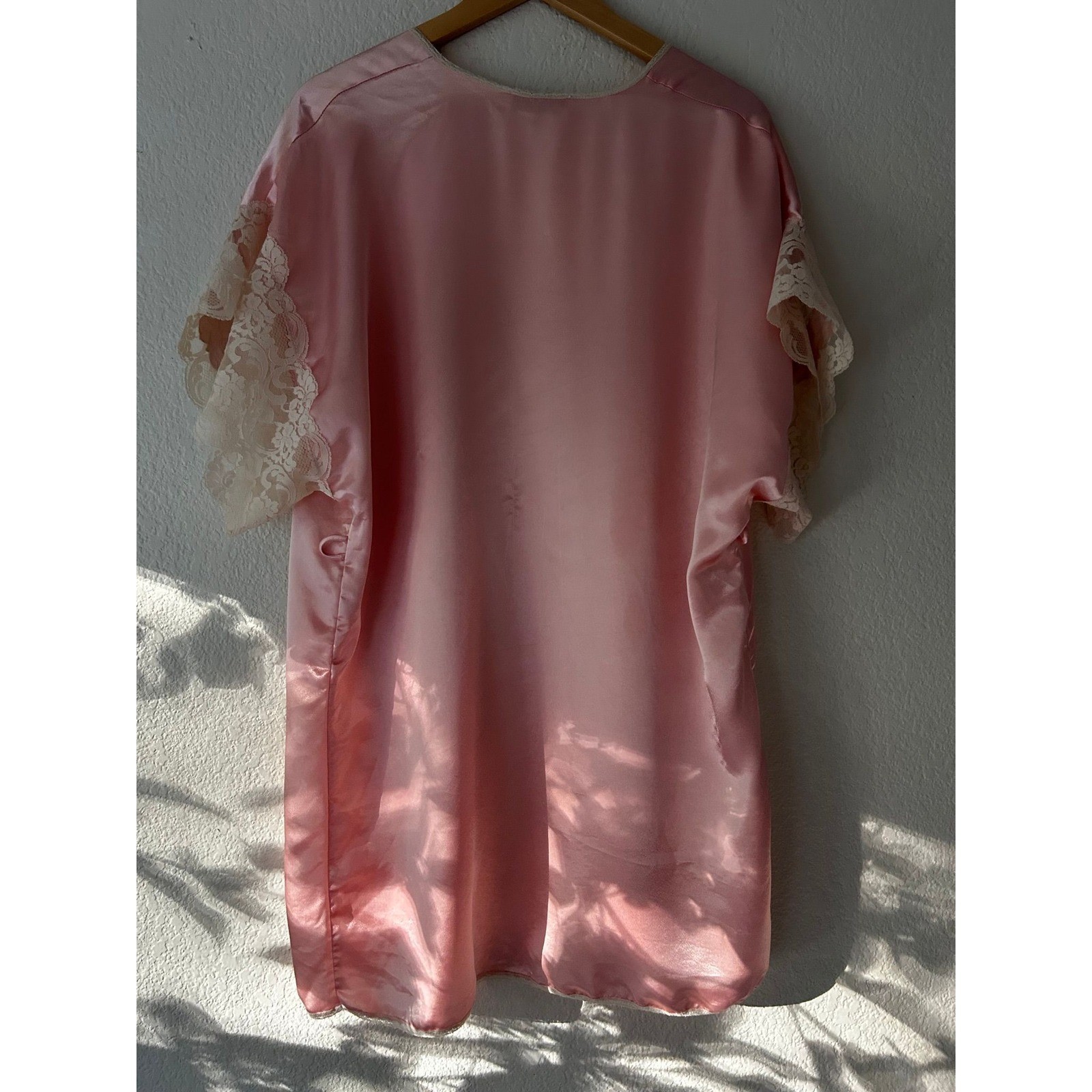 Wendy Ann Vintage Pink Satin Robe Lace Trim Floral Embroidery Medium