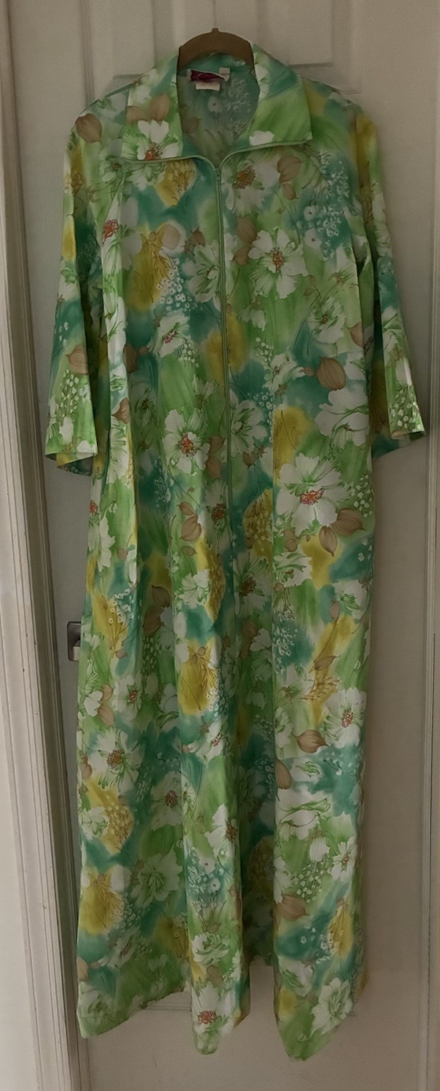 1970s Keyloun Hostess Gown Size S Polyester Green Floral Print Beautiful