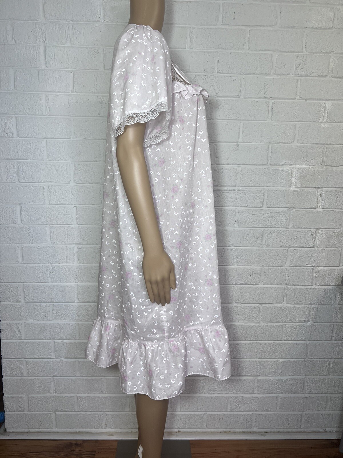 Vintage STARDUST light Pink floral Lace Ruffle nightgown Size Large