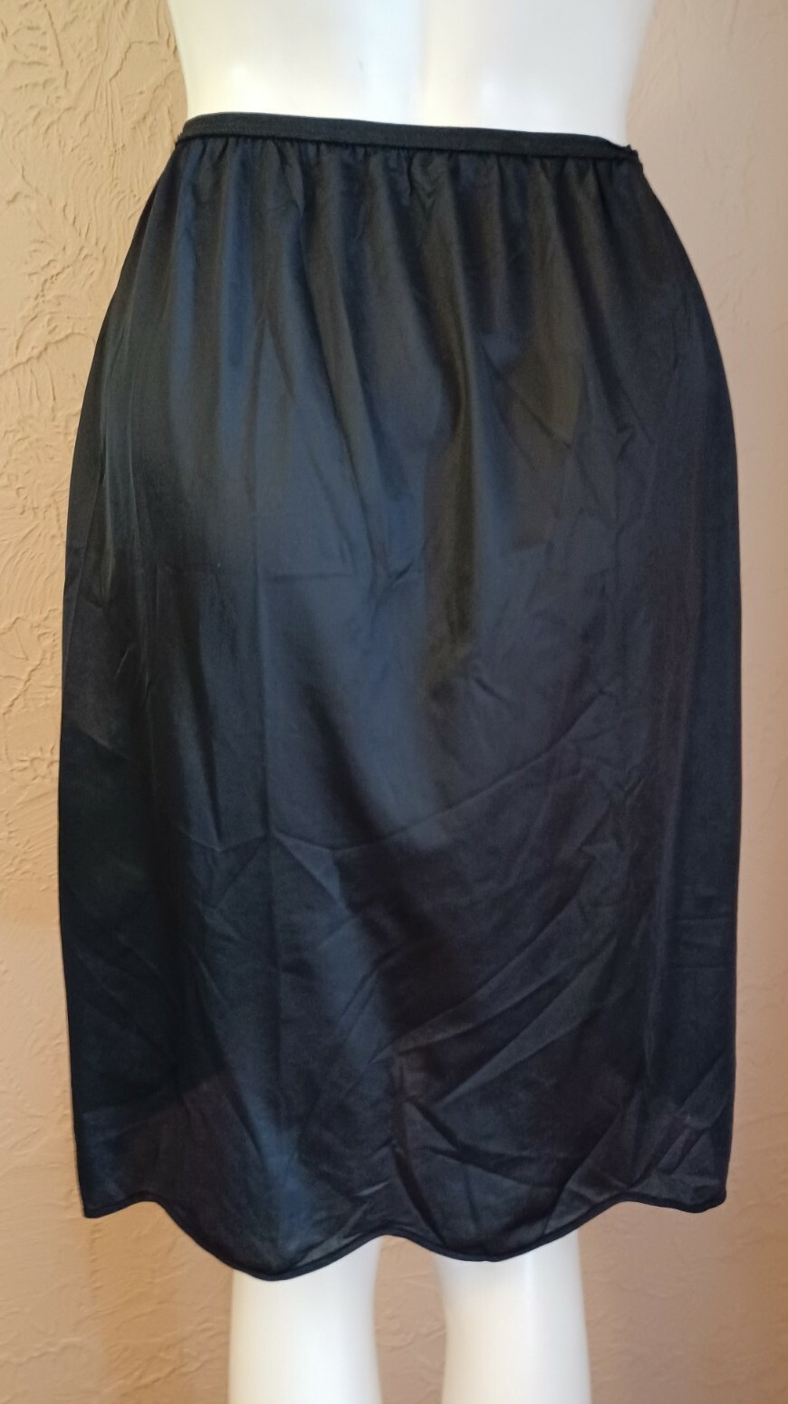 VTG 1950’s „Greenco Maid” Black Nylon Tricot Scalloped Hem/Applique 1/2 Slip