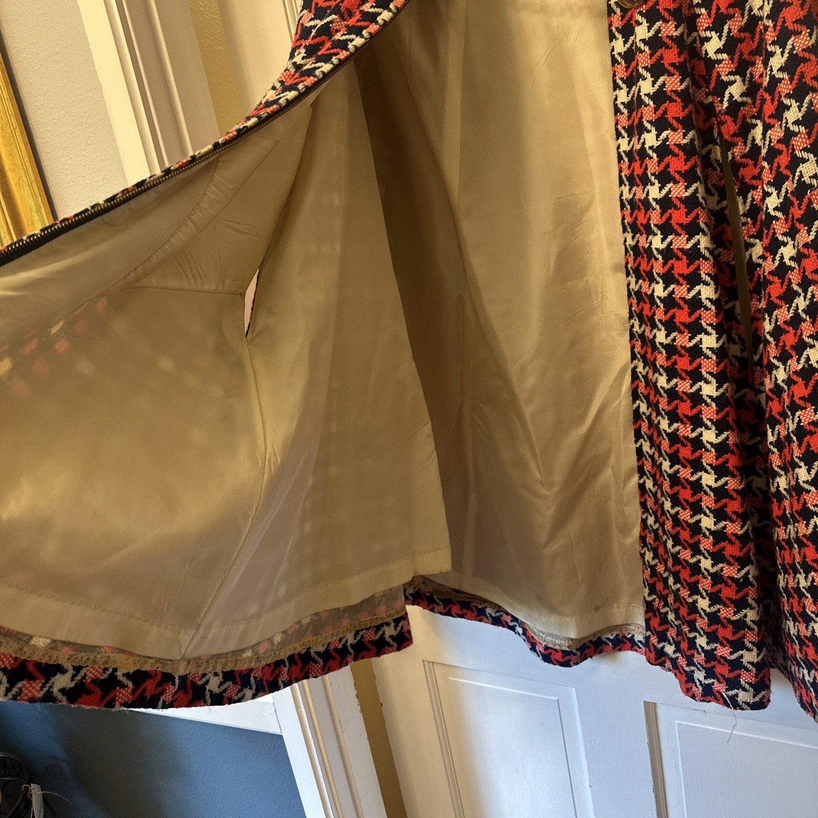 Vintage Queen Of The Capes Plaid Wool Country Place Cape Houndstooth Woven