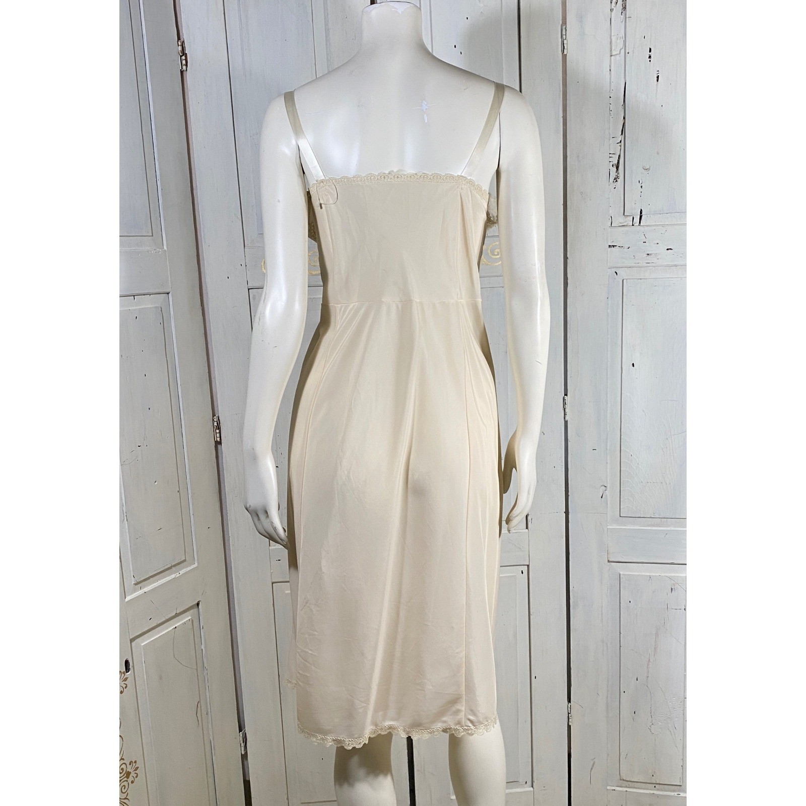 Wonder Maid Vintage Cream Slip Dress Size 38 Lace Bodice Anti Cling Union Label