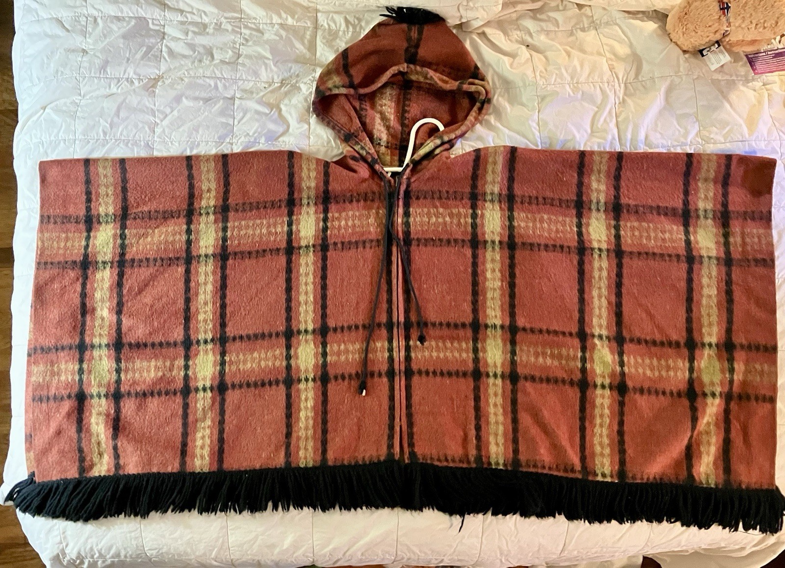 Vtg. XL Womens Queen of the Capes,Country Place Heavy Plaid Cape Hooded Poncho