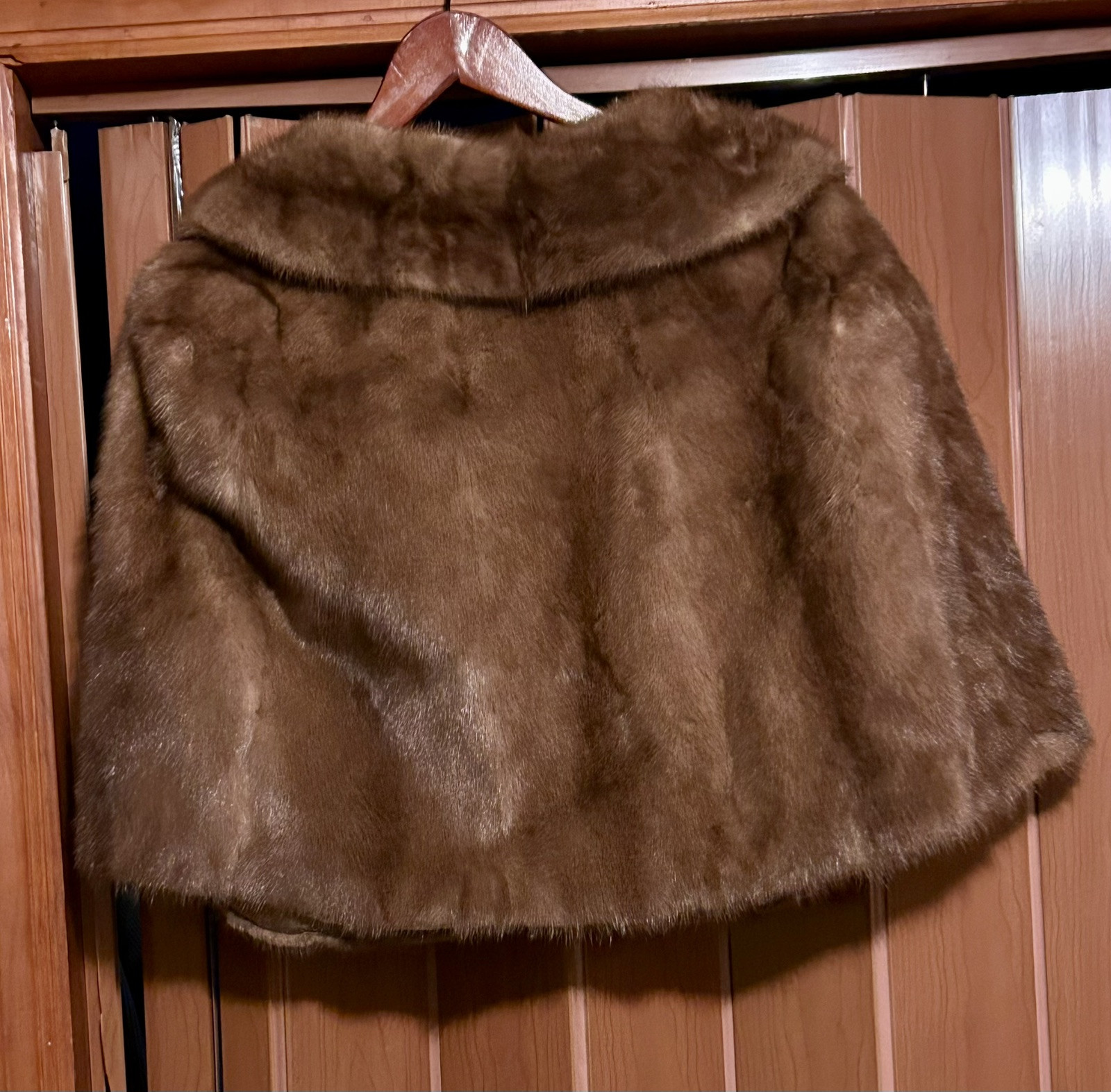 French Mart Vintage mink cape stole Slight Pulling At Interior Neck & 1 Pocket