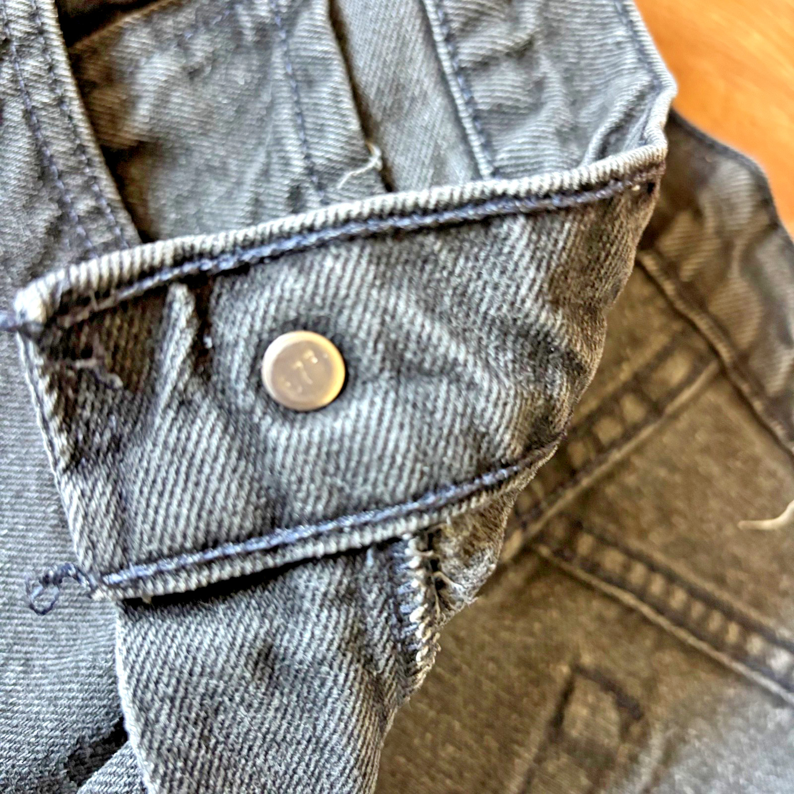 VTG Levi’s 560 Loose Fit Straight Leg Jeans 90s Women’s Size 5 Black Made in USA