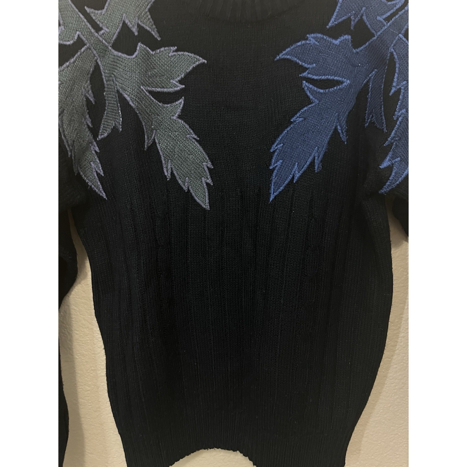 Bramble Lane Vintage Black Embroidered Leaf Knit Sweater Womens Medium Blue Grey