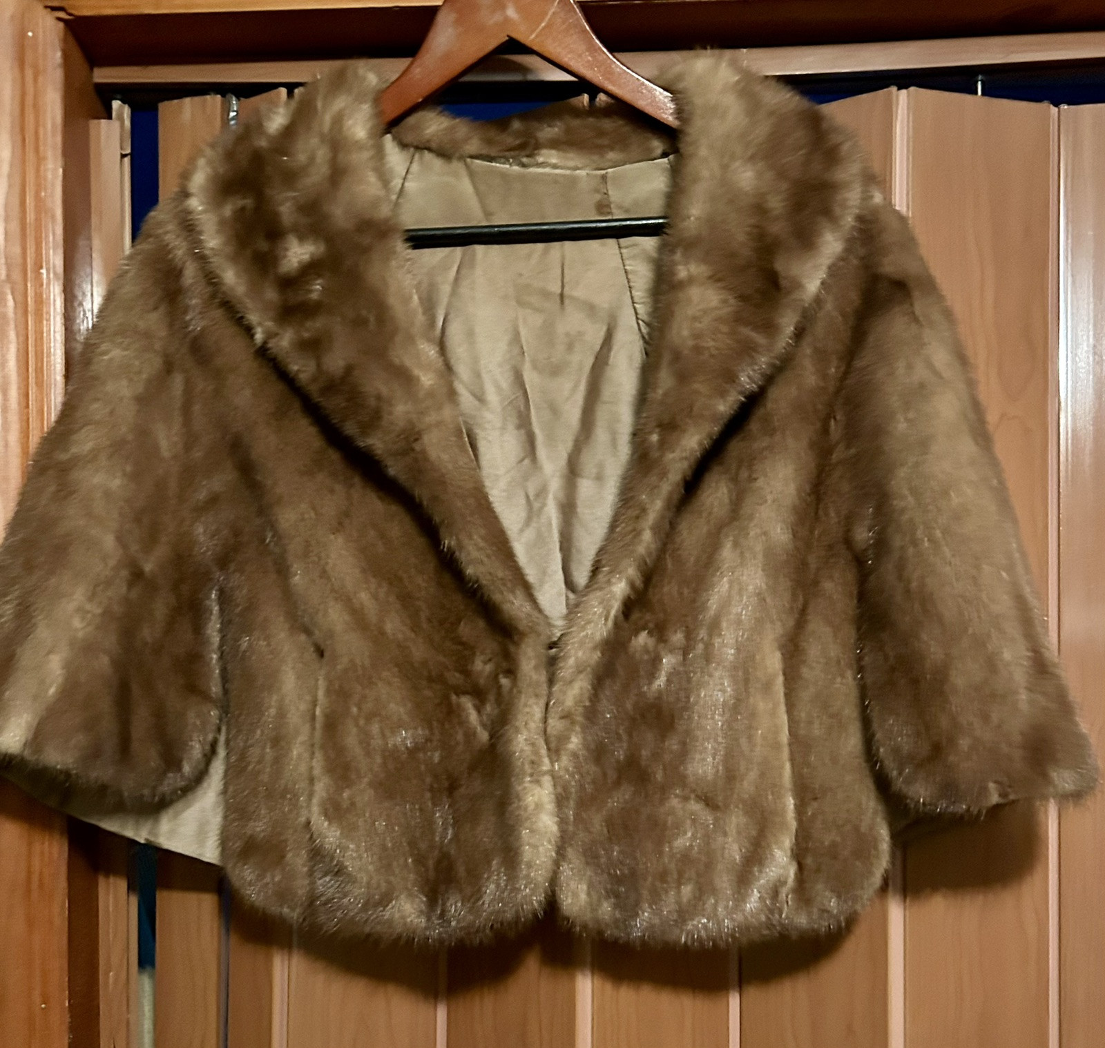 French Mart Vintage mink cape stole Slight Pulling At Interior Neck & 1 Pocket