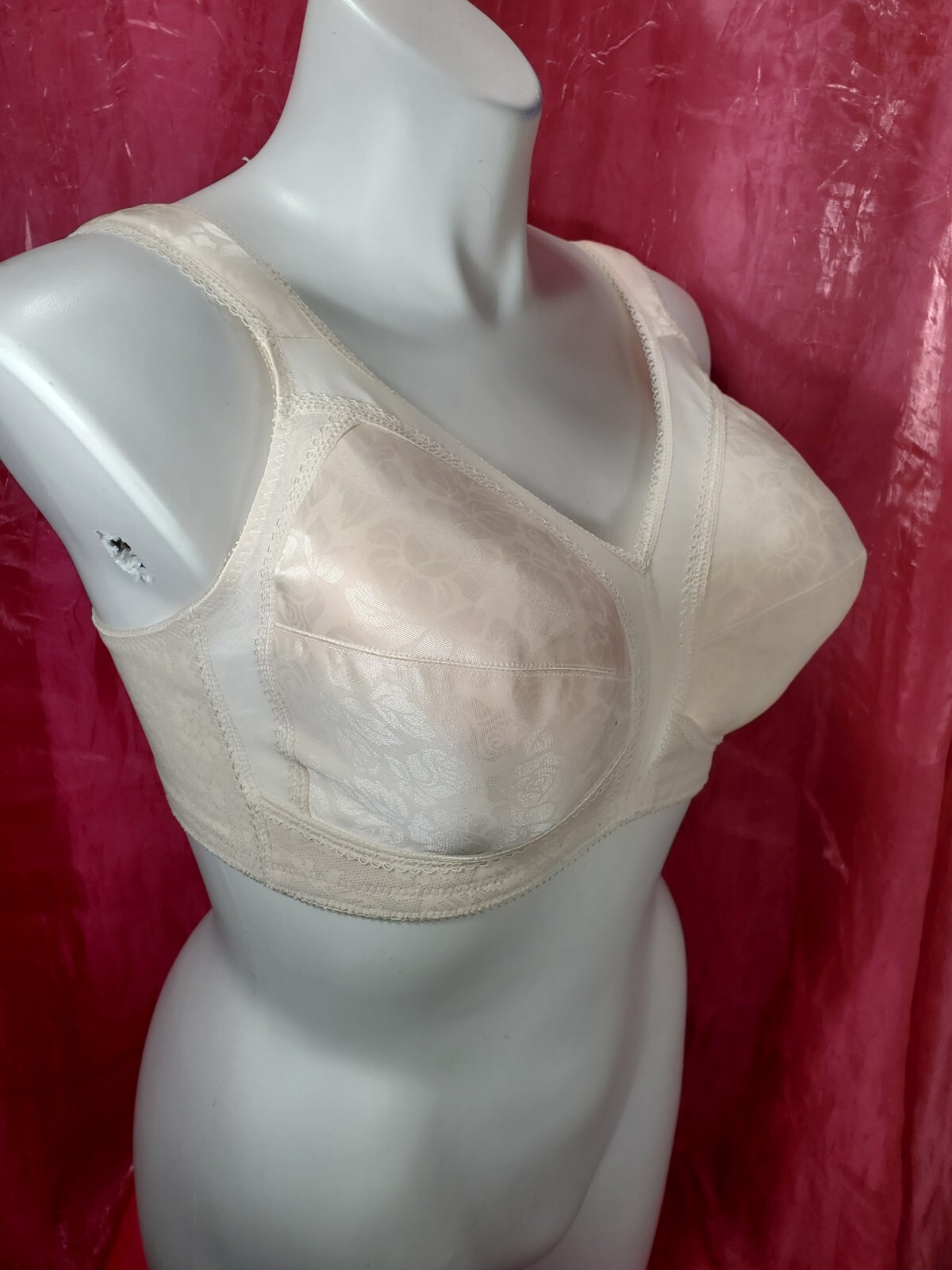 Playtex Silky Satin Bra Women’s Size 38H Beige Lace Sexy Sissy Pin-up Y2K