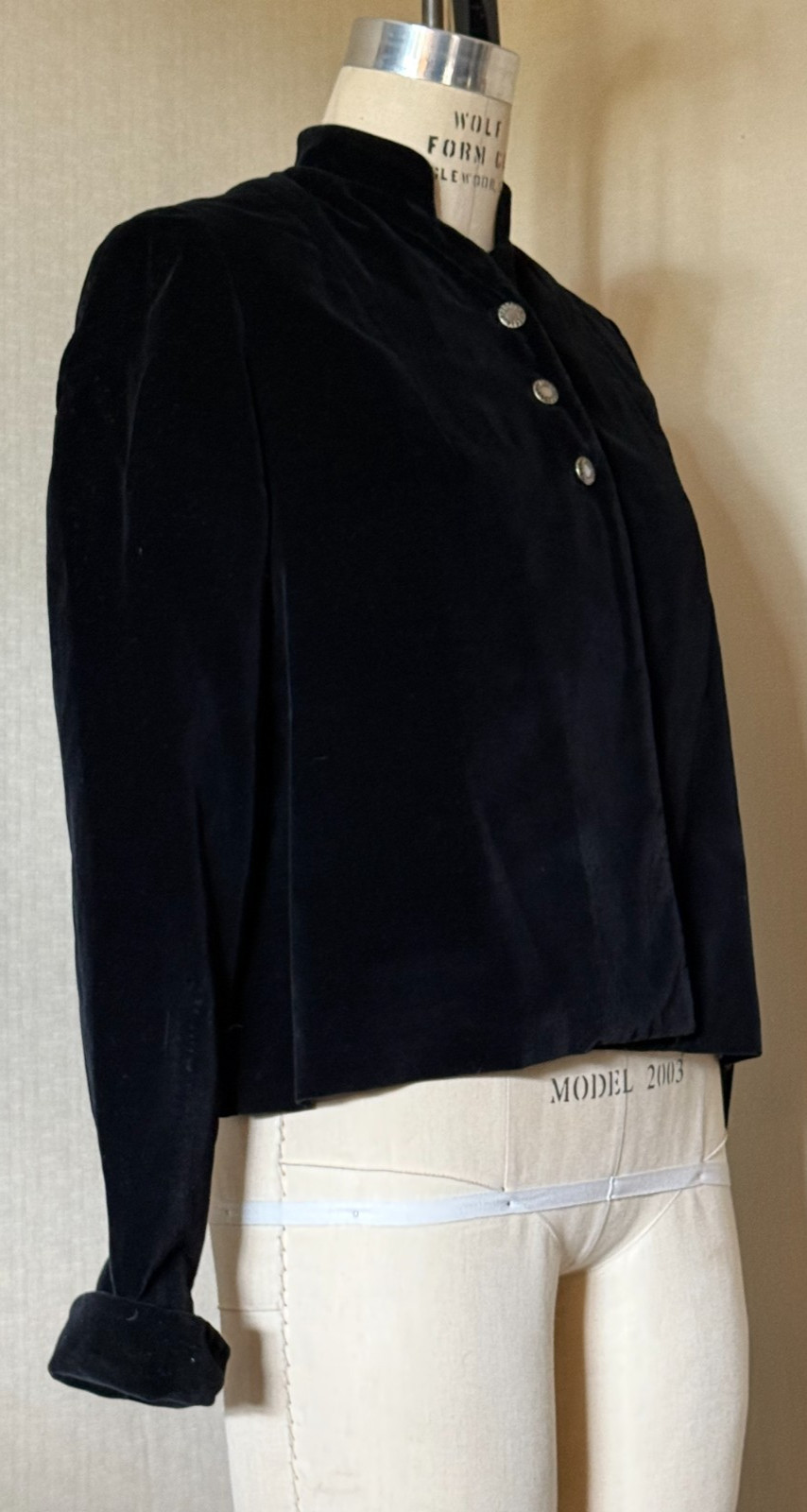 Vtg MCM 1940s /50s BLACK VELVET JACKET w/ WHITE SATIN LINING, CLASSIC TAILORED!!