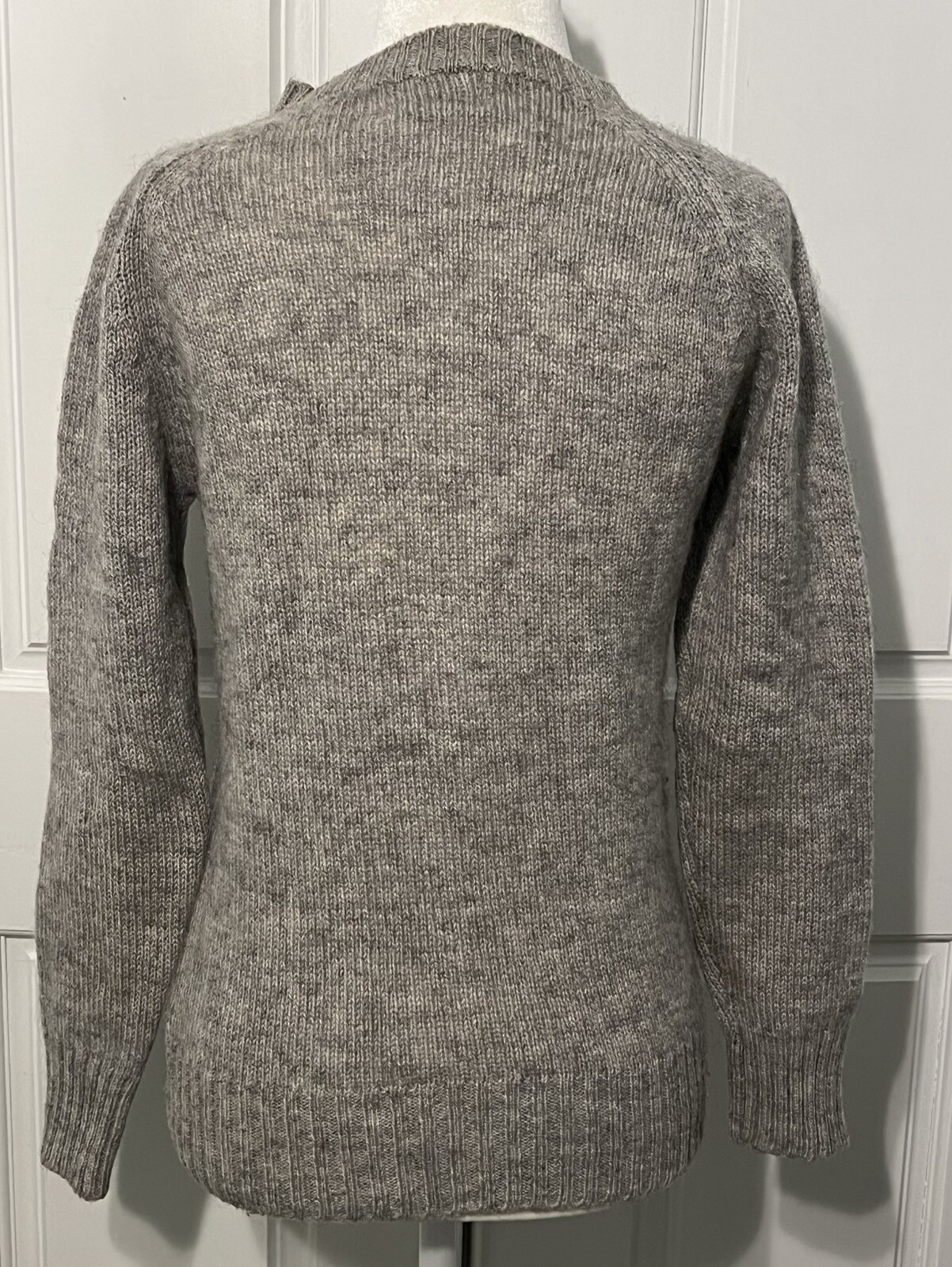 Vintage 1970’s Gray Northern Isles New Zealand Slim Fit Wool Sweater Size 34 S/M