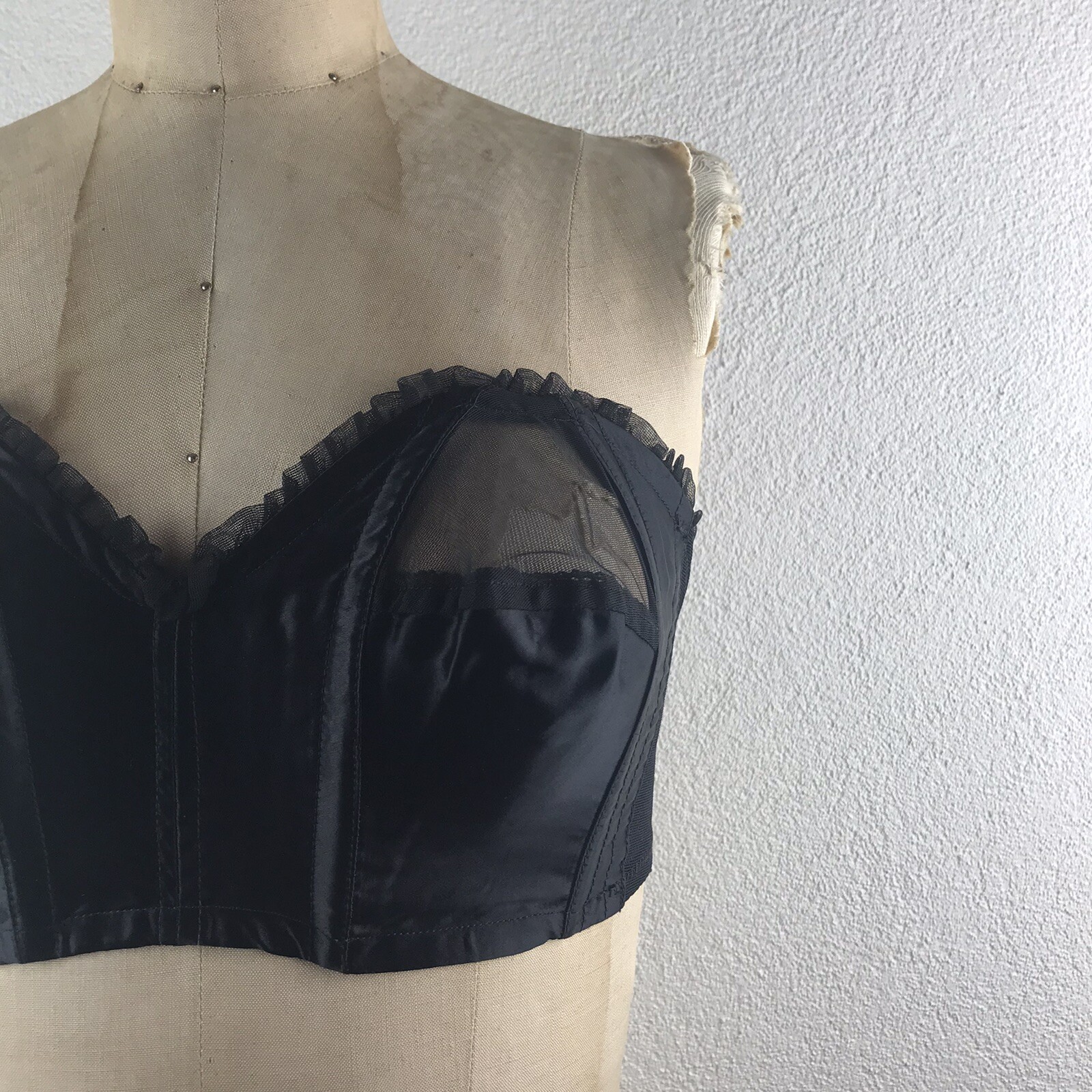 Vintage l 50s 32 RARE Flexees Peekaboo Peaked Mesh Burlesque Pinup Bullet Bra