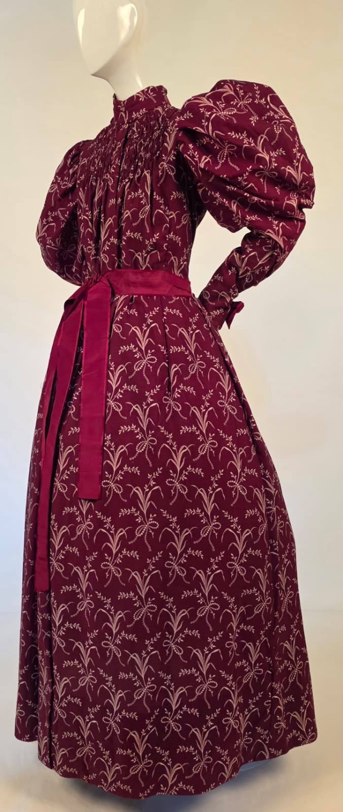 VICTORIAN 1890’S PUFF SLEEVE BUSTLE BACK DRESS W FLORAL BOUQUET PRINT 