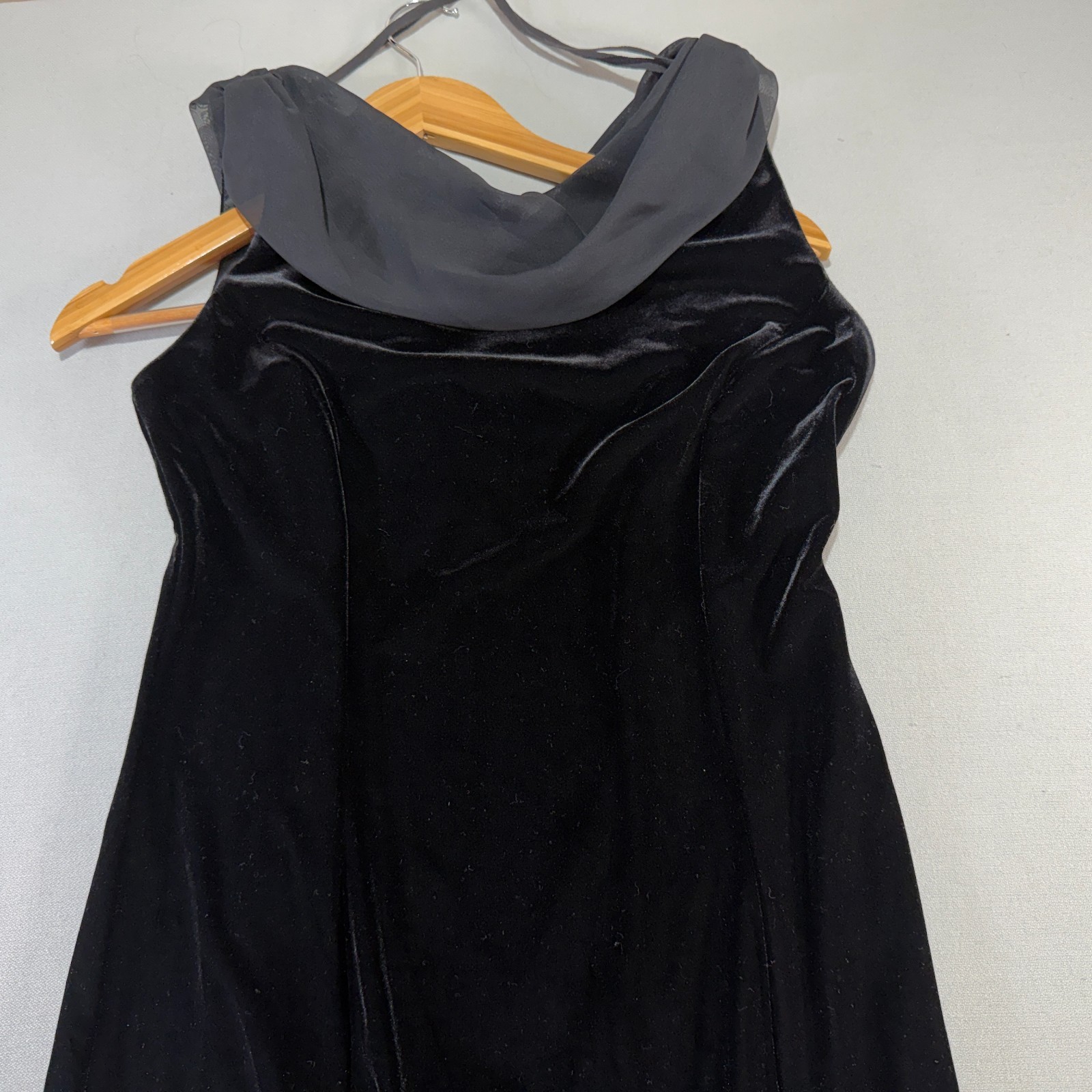 Robbie Bee Black Velvet Evening Dress Sz 10 Chiffon Drape & Pleated Sweep Train