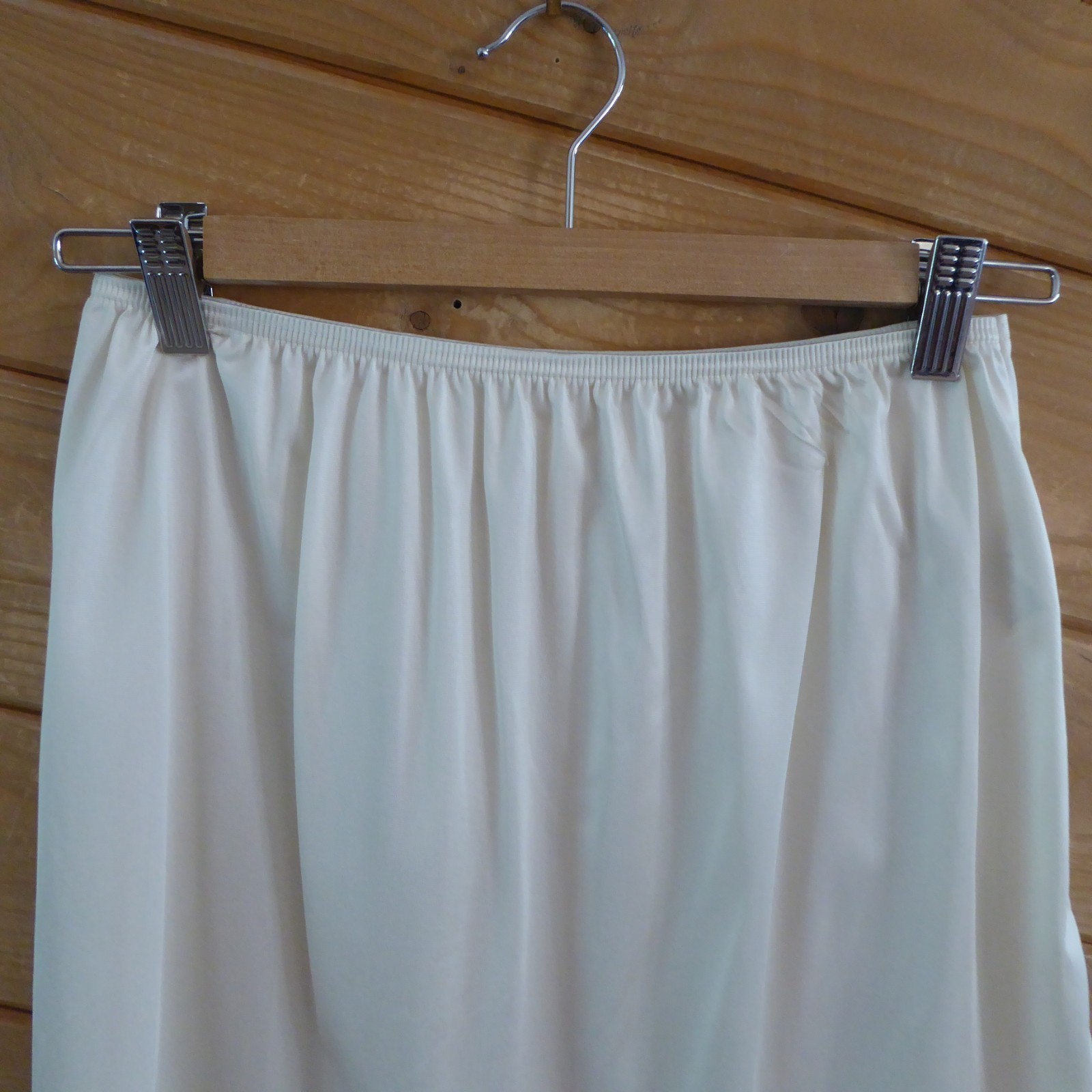 Vanity Fair Champagne Cream Off White 100% Nylon Slip Skirt Waistband Pull On M