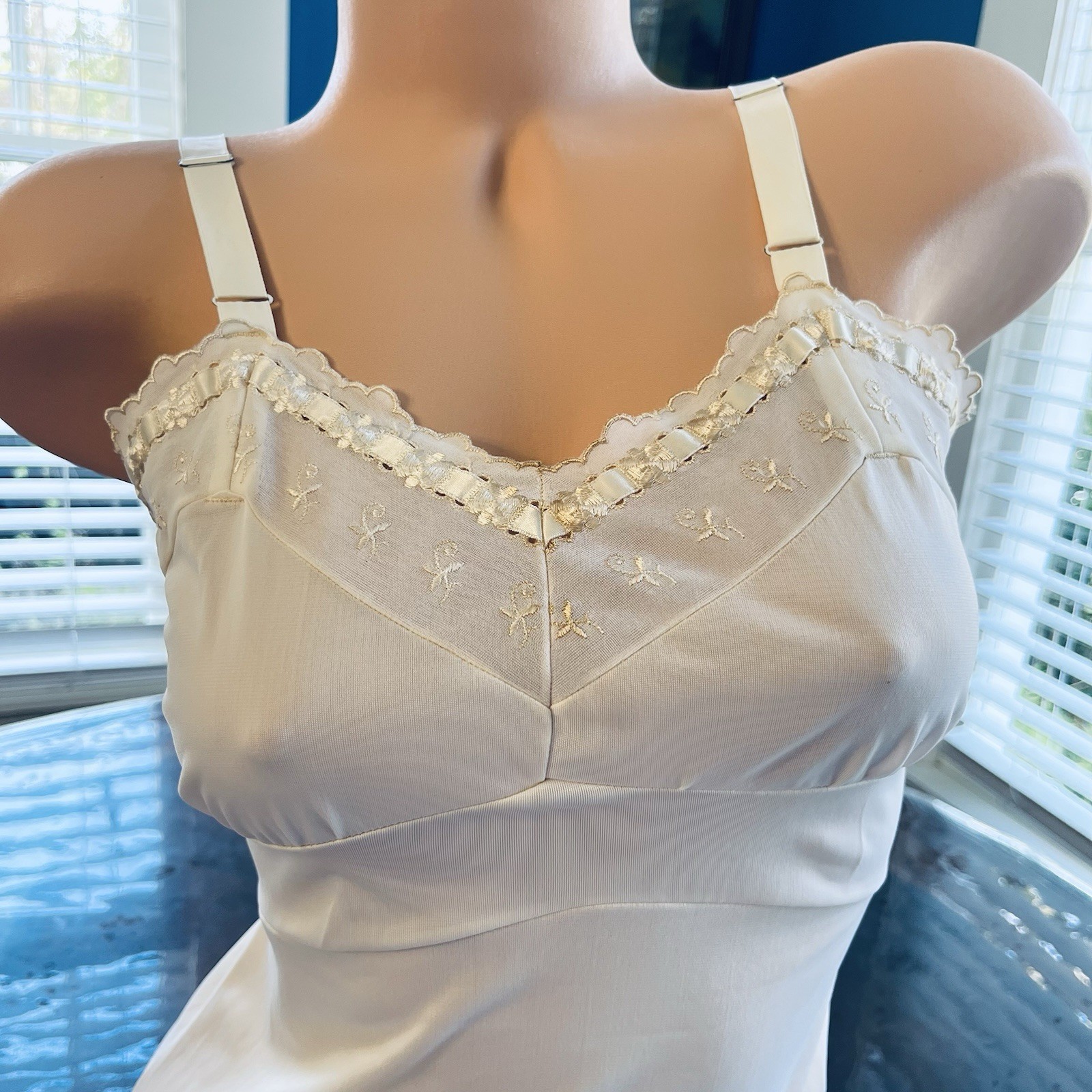 VTG 50s Full Dress Slip DUTCHMAID Nylon Lace Ivory Embroidery Scalloped Size 32