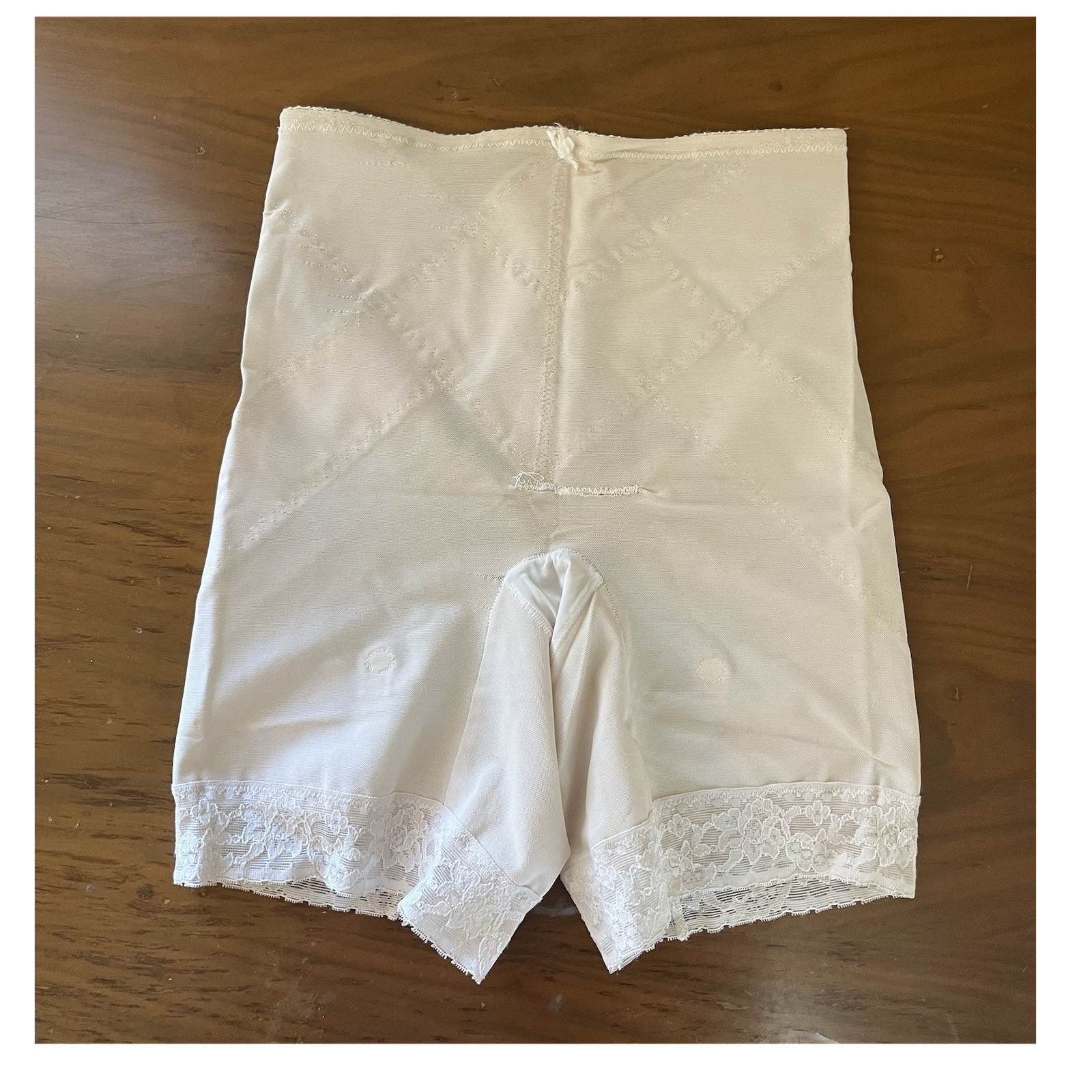 Vintage Venus Womens Medium White Lace Trim Girdle Shapewear Shorts Made in USA