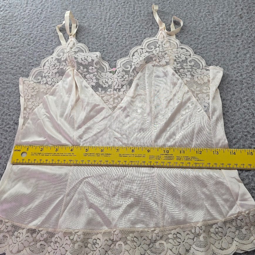 Vtg Maidenform Chantilly Lace Camisole 32 Beige Coquette Babydoll Y2K Made USA