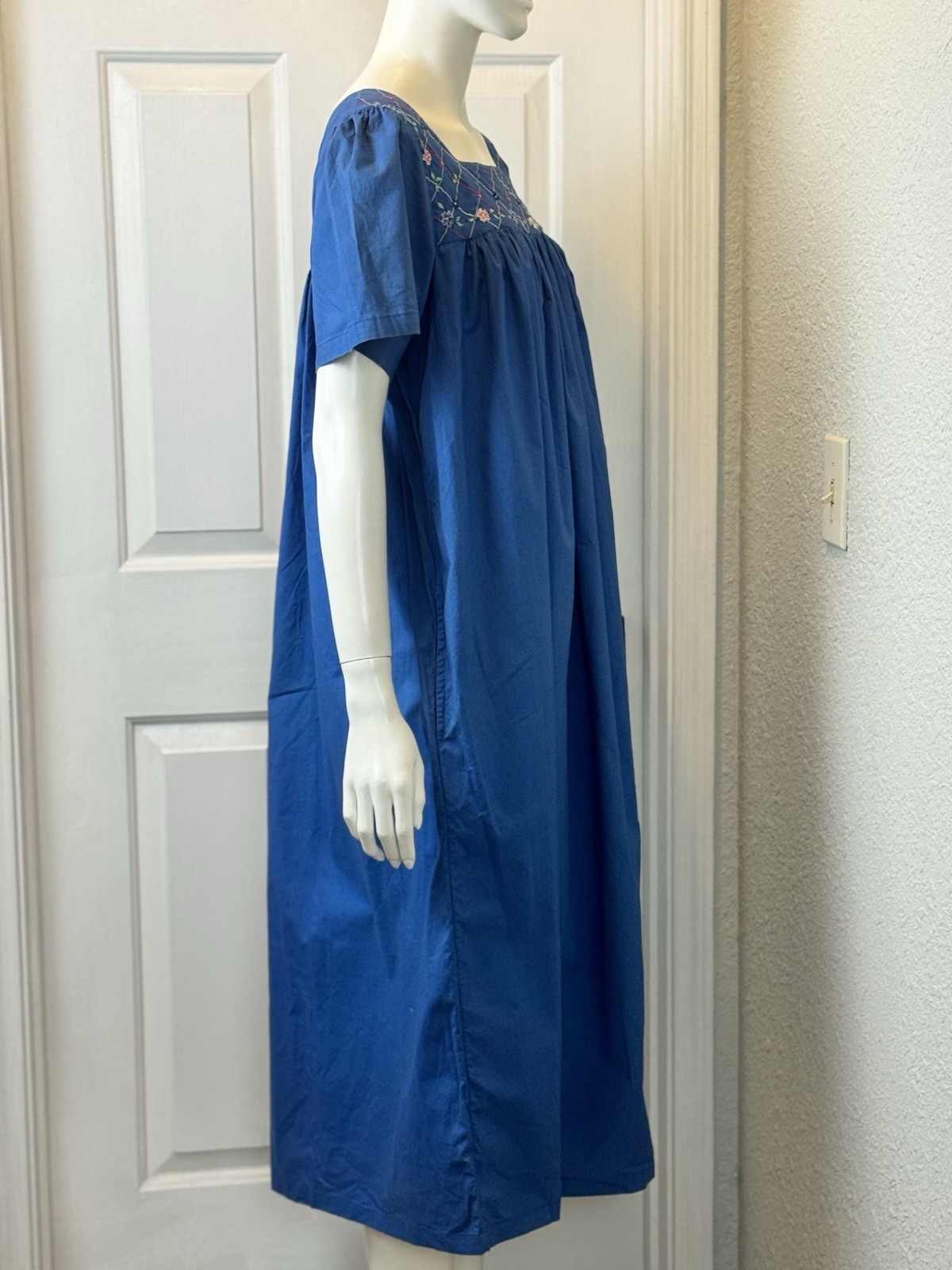 Whispers Vintage 100% Cotton With Side Pockets Blue Embroidery Dress Medium