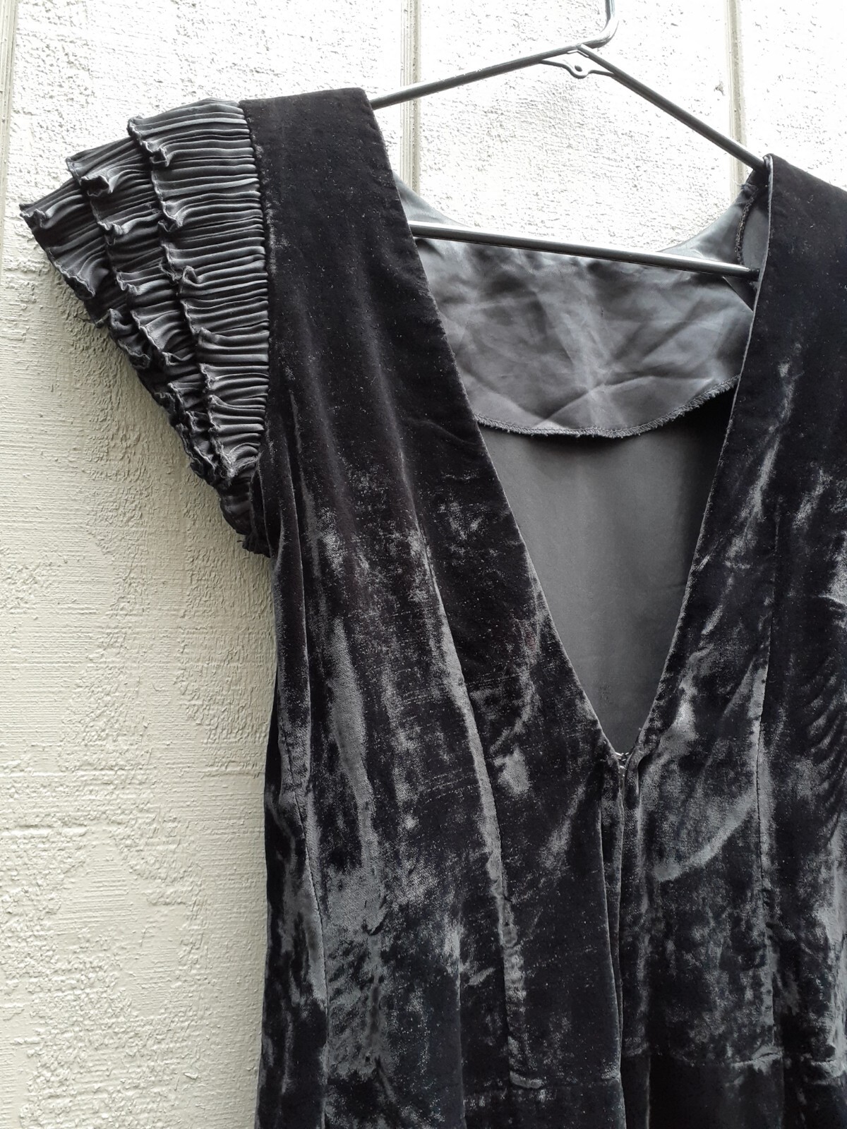 Vtg Nu-Mode Toronto Black Velvet Mini Dress Deep V Back Shoulder Pads XS Ruffled