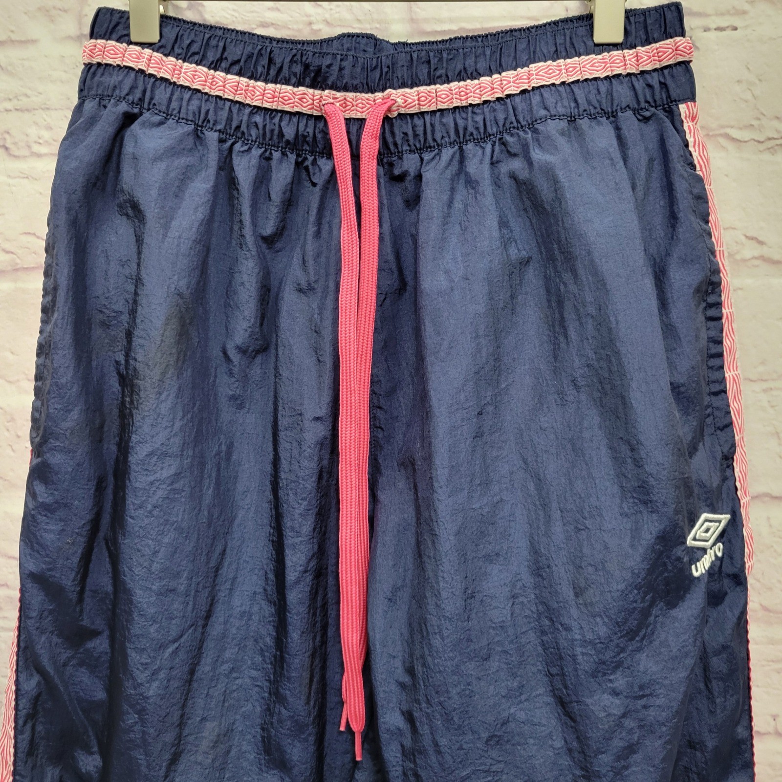 VTG Umbro 100% Nylon Track Pants Womens M Pink Tape Retro Sportswear Gorpcore