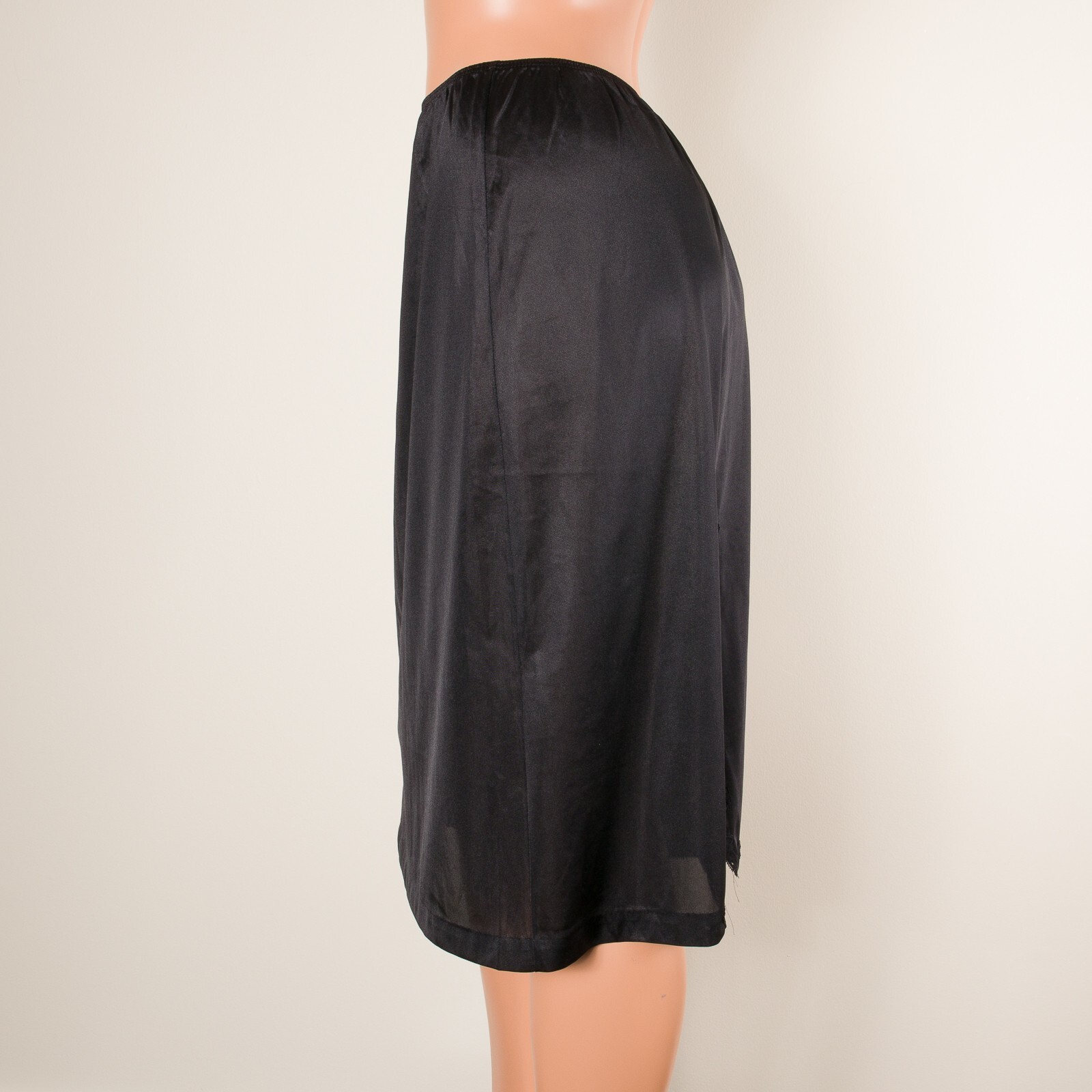 💖 VTG SEARS The Doesn’t Slip Half Slip Skirt Anti Cling M Black Nylon Slit Lace