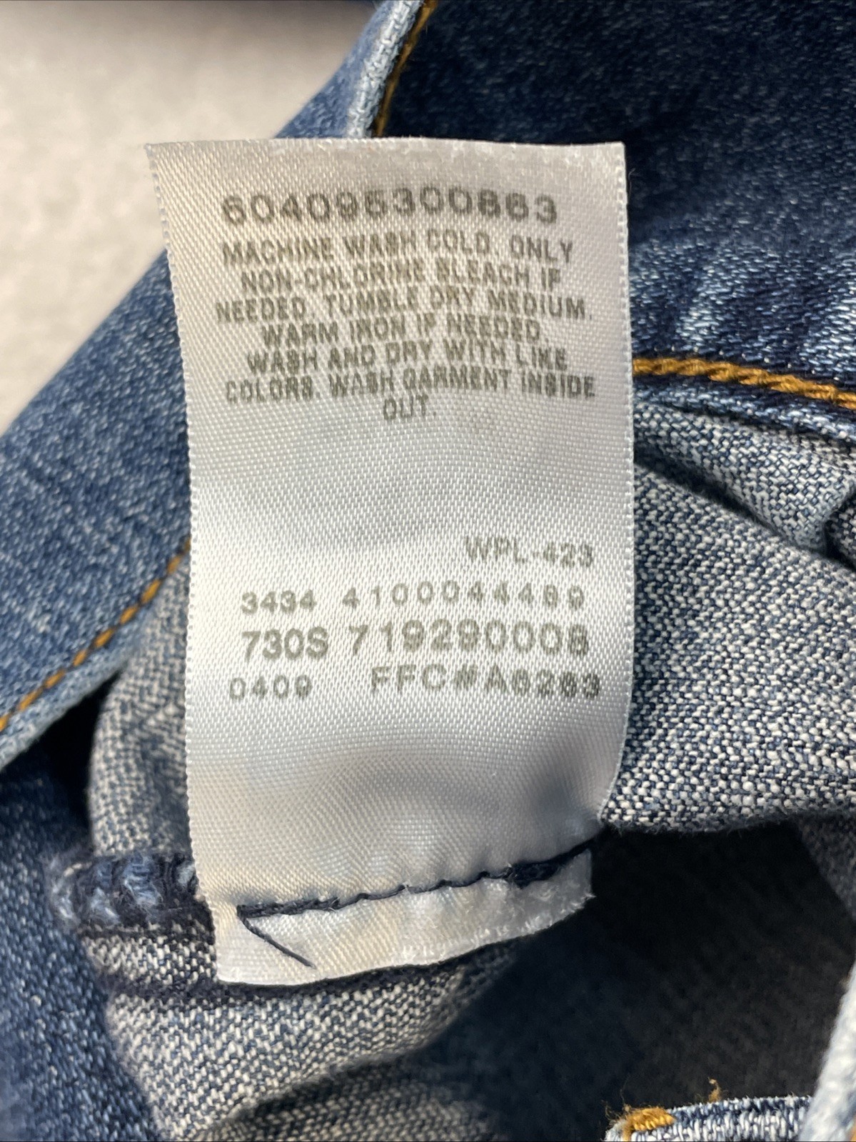 Levi’s Blue Denim Jean Jacket Fitted Cropped Size Medium Women EUC
